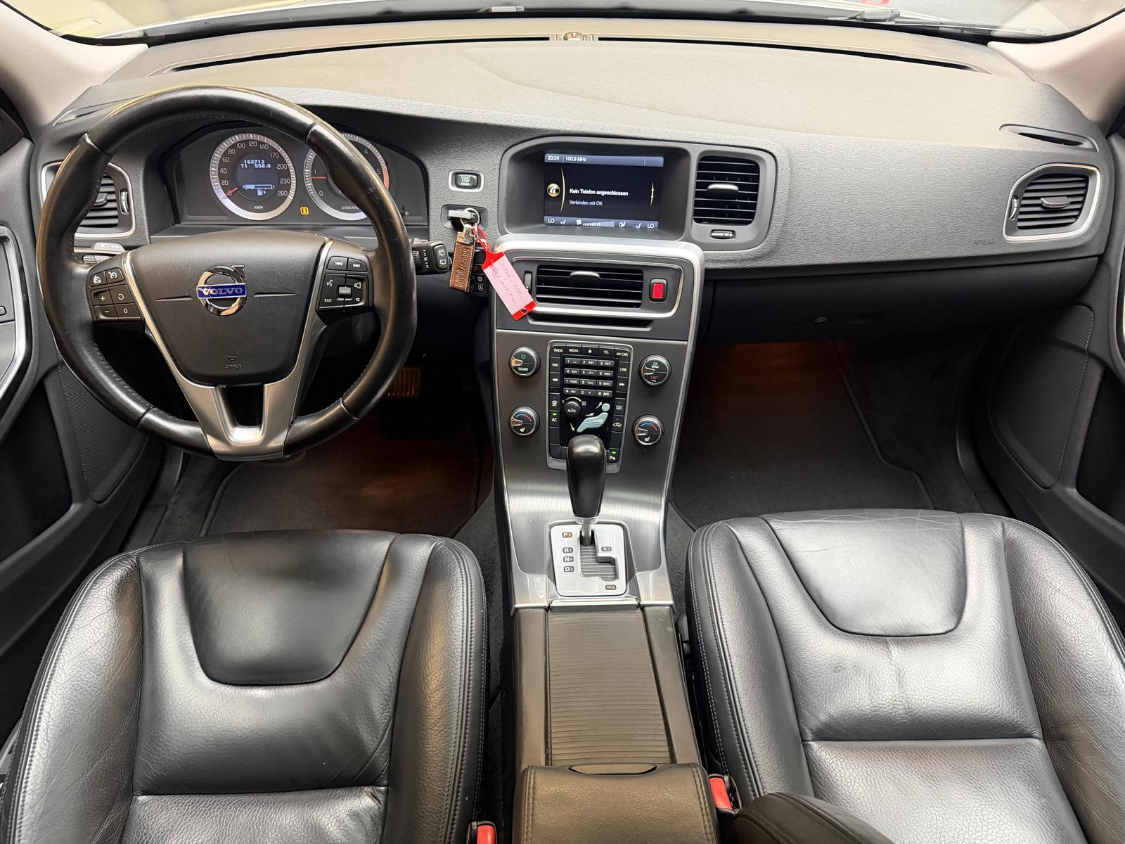 VOLVO V60 2.0 D3 Summum-image-12