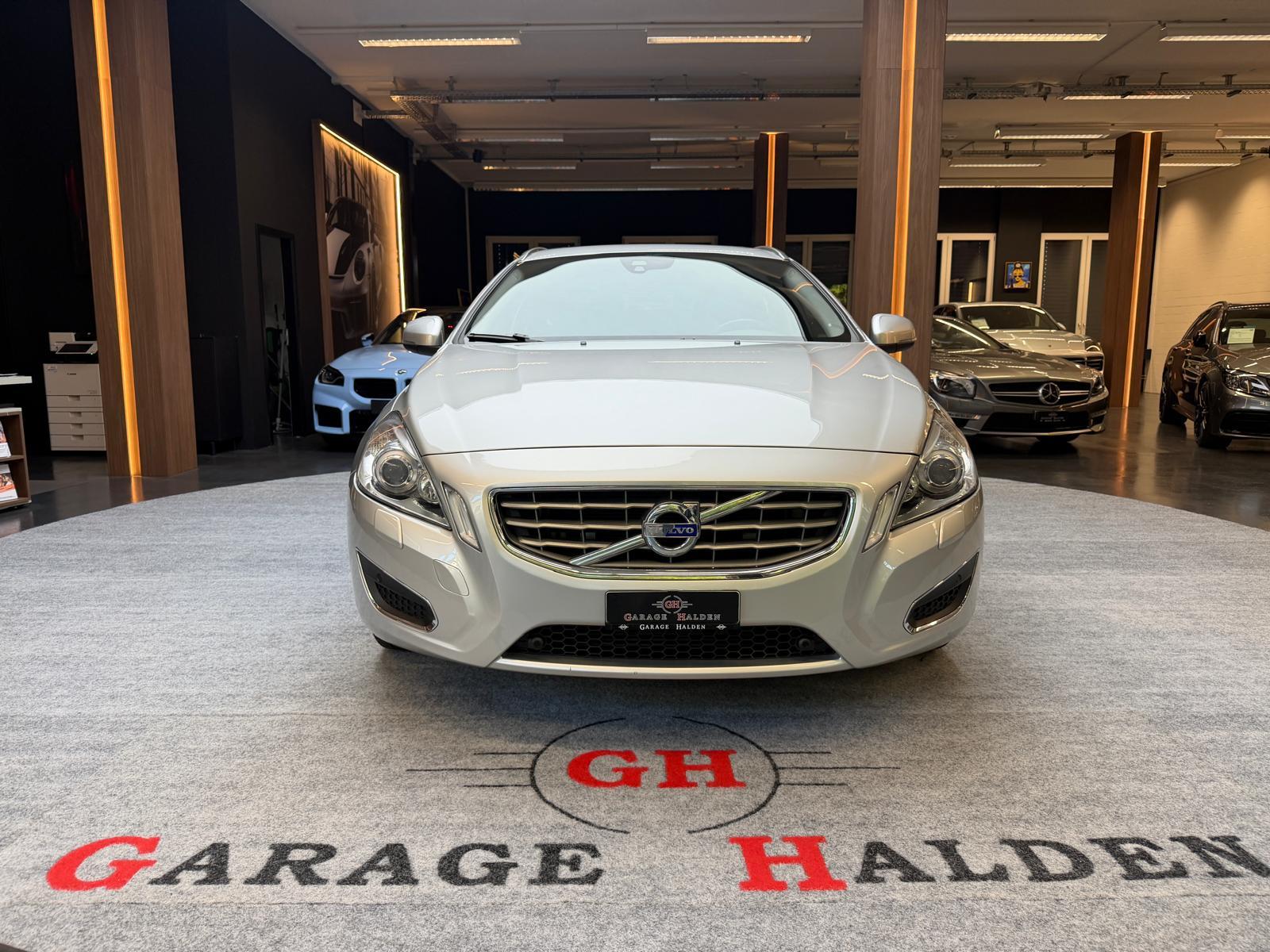 VOLVO V60 2.0 D3 Summum-image-2
