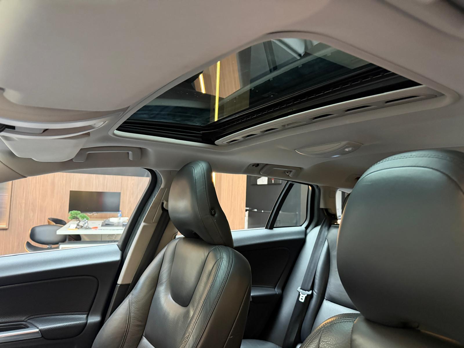 VOLVO V60 2.0 D3 Summum-image-24