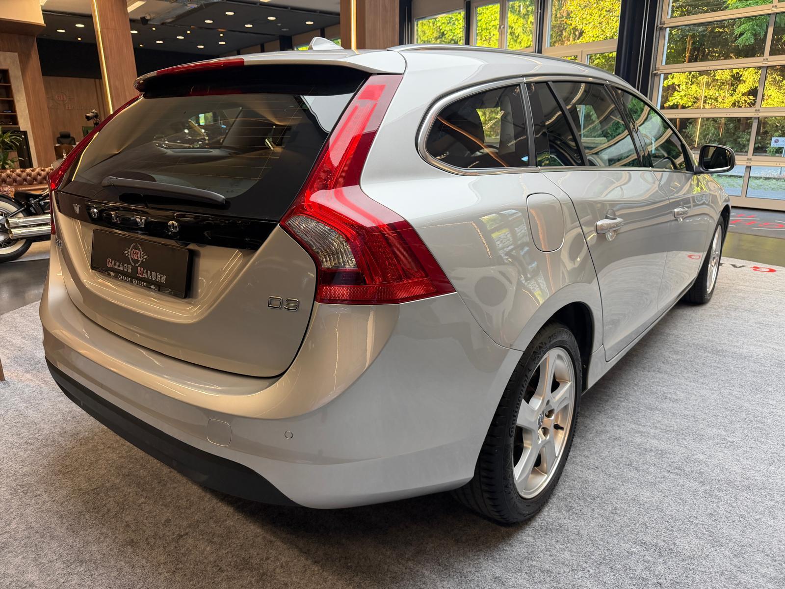 VOLVO V60 2.0 D3 Summum-image-7