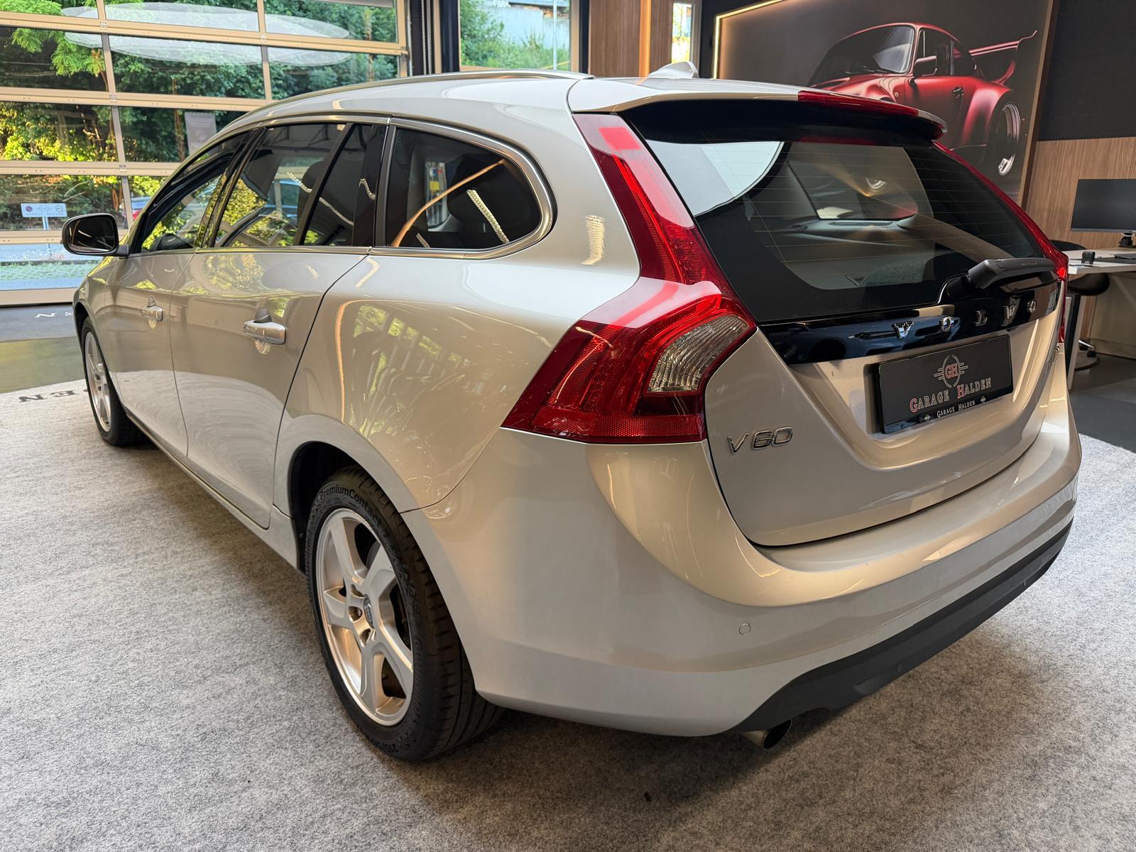 VOLVO V60 2.0 D3 Summum-image-5