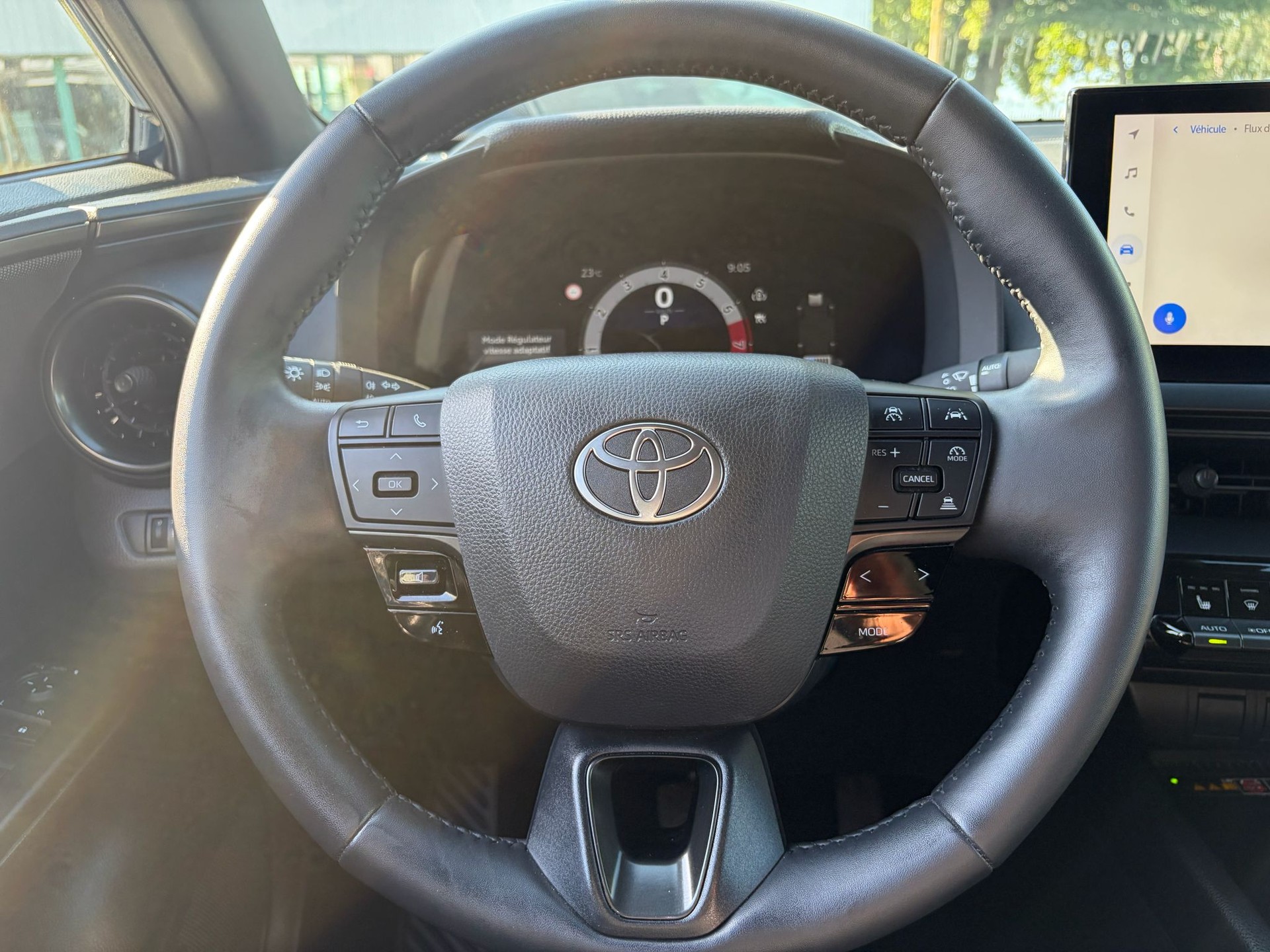 TOYOTA C-HR 2.0 HSD CVT Trend 2WD-image-14