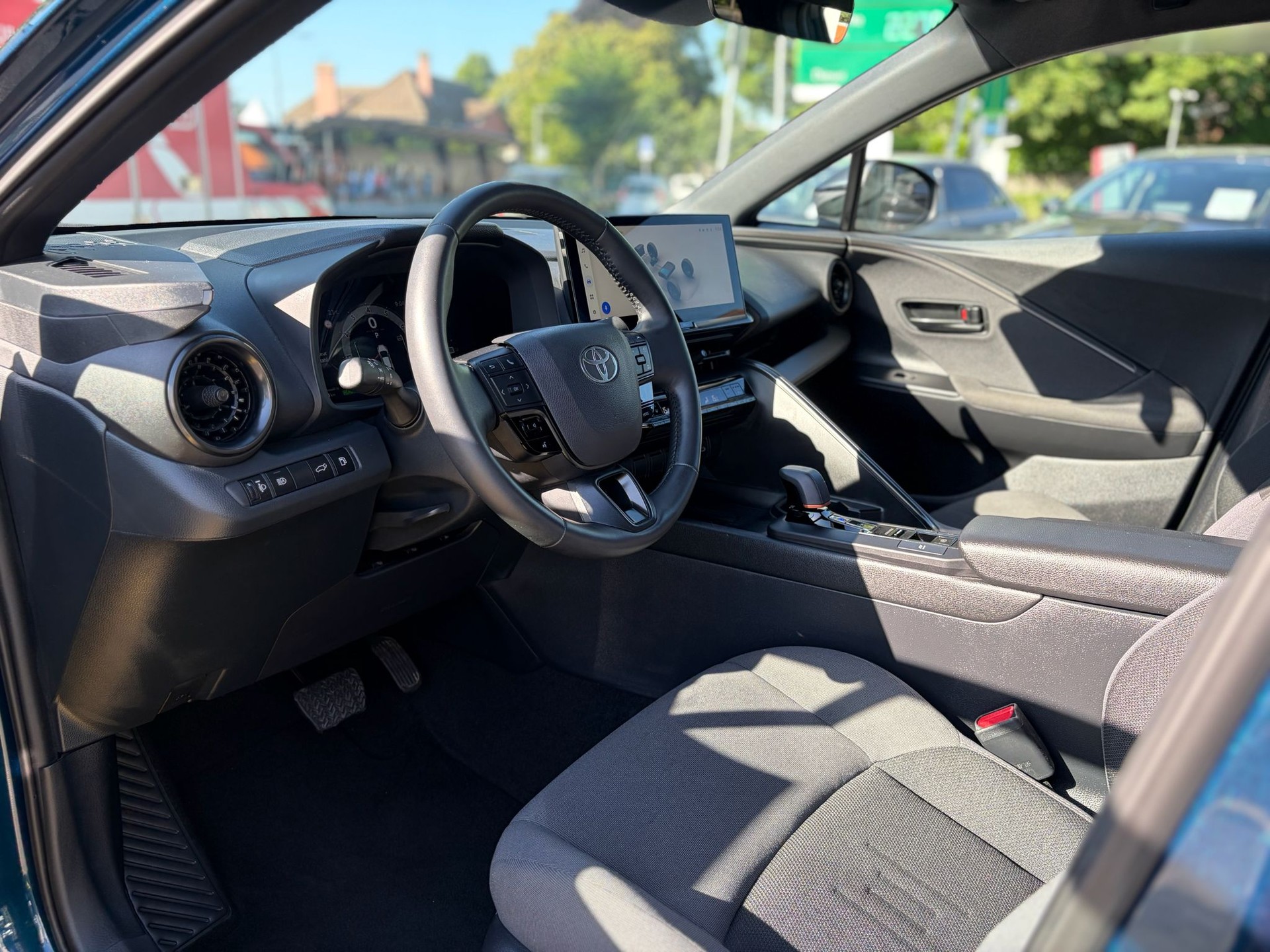 TOYOTA C-HR 2.0 HSD CVT Trend 2WD-image-8