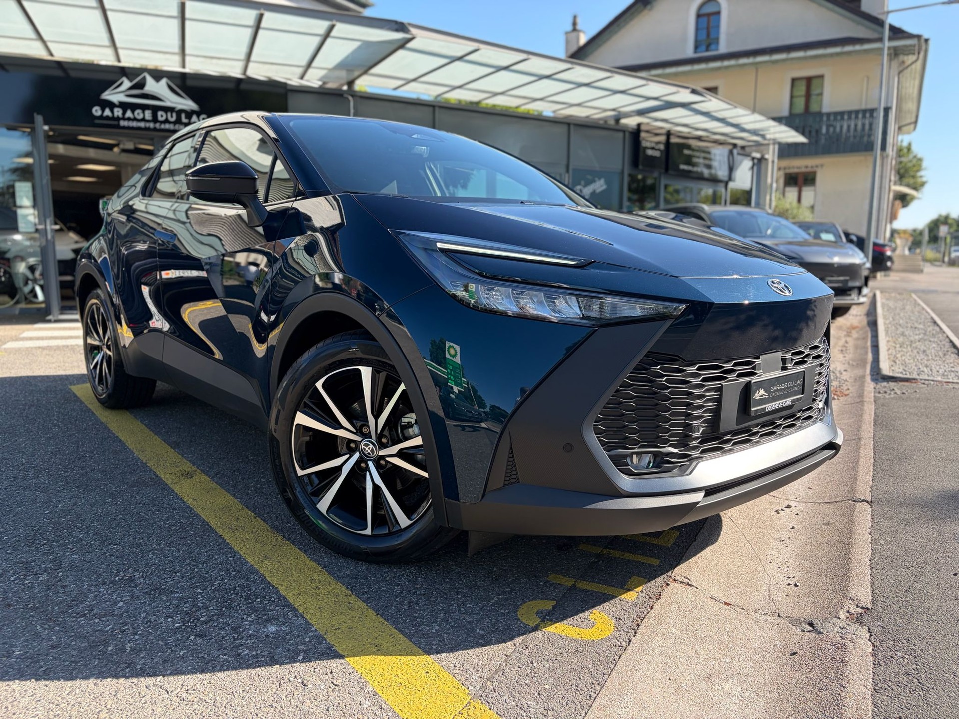 TOYOTA C-HR 2.0 HSD CVT Trend 2WD-image-0
