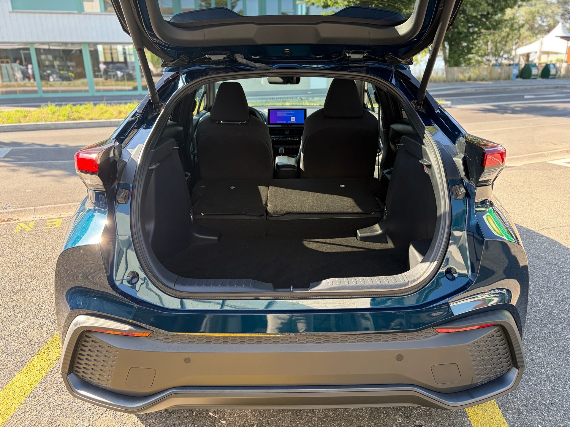 TOYOTA C-HR 2.0 HSD CVT Trend 2WD-image-12
