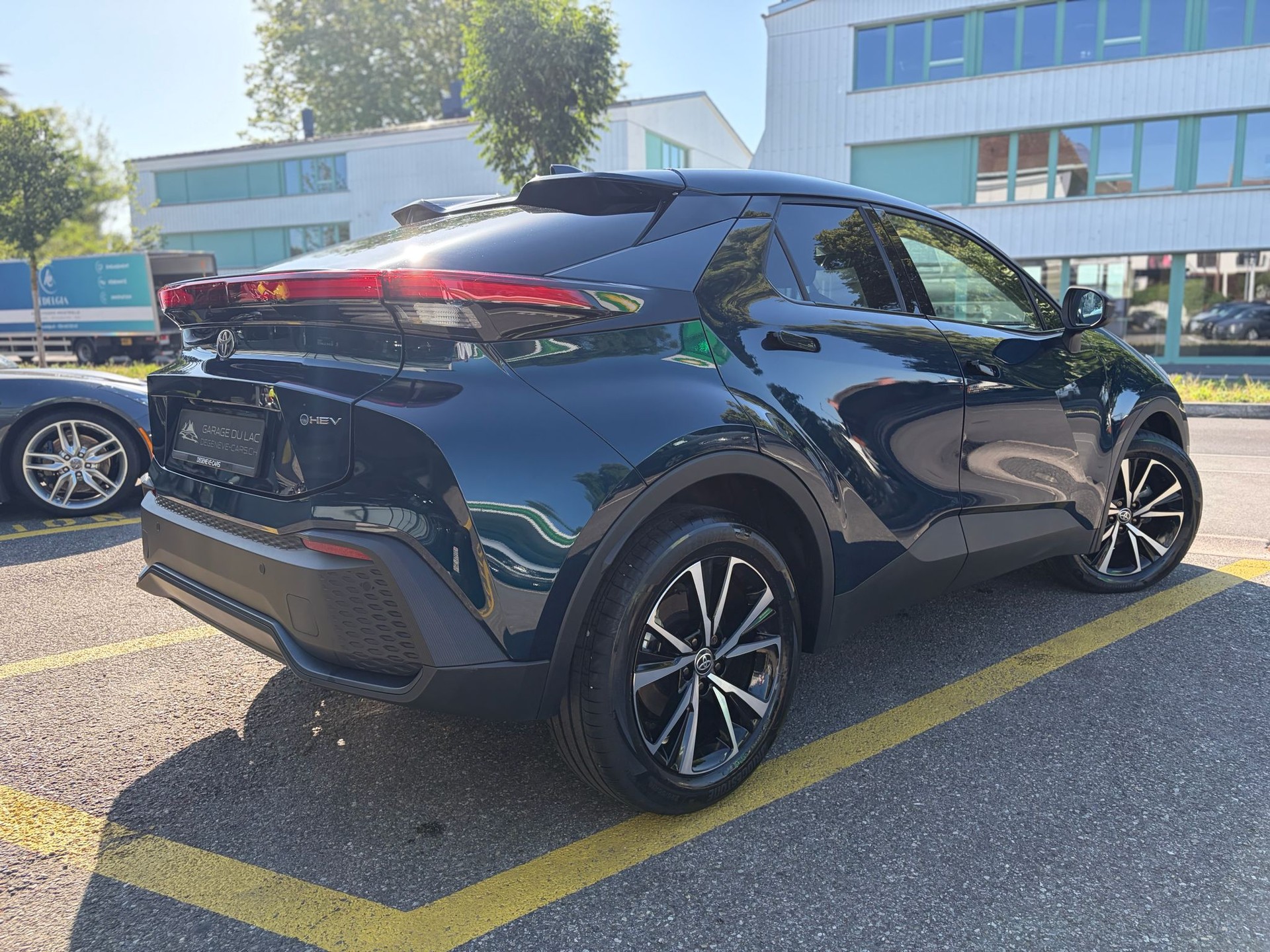 TOYOTA C-HR 2.0 HSD CVT Trend 2WD-image-3