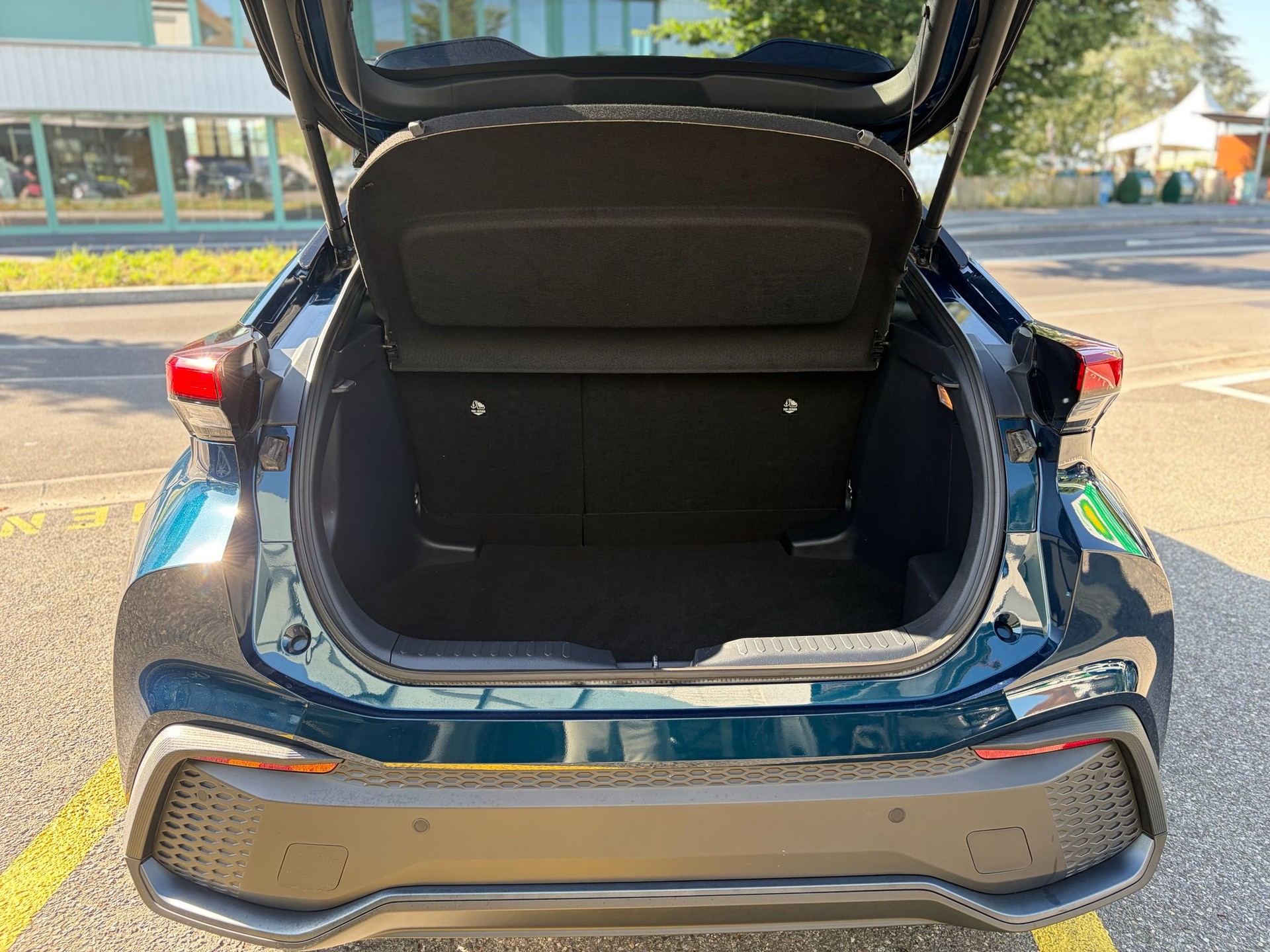 TOYOTA C-HR 2.0 HSD CVT Trend 2WD-image-11