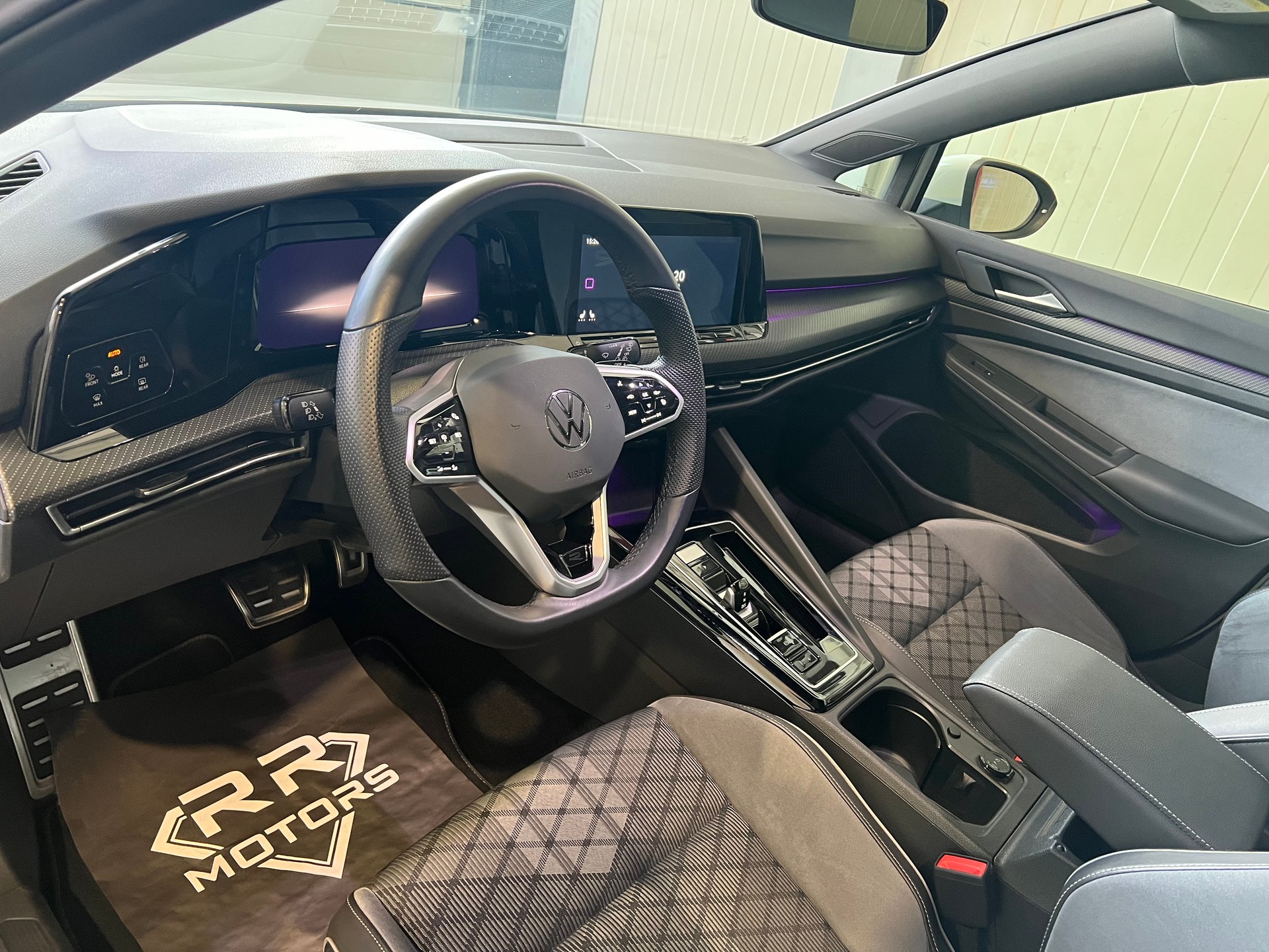 VW Golf 2.0 TDI R-Line DSG-image-11