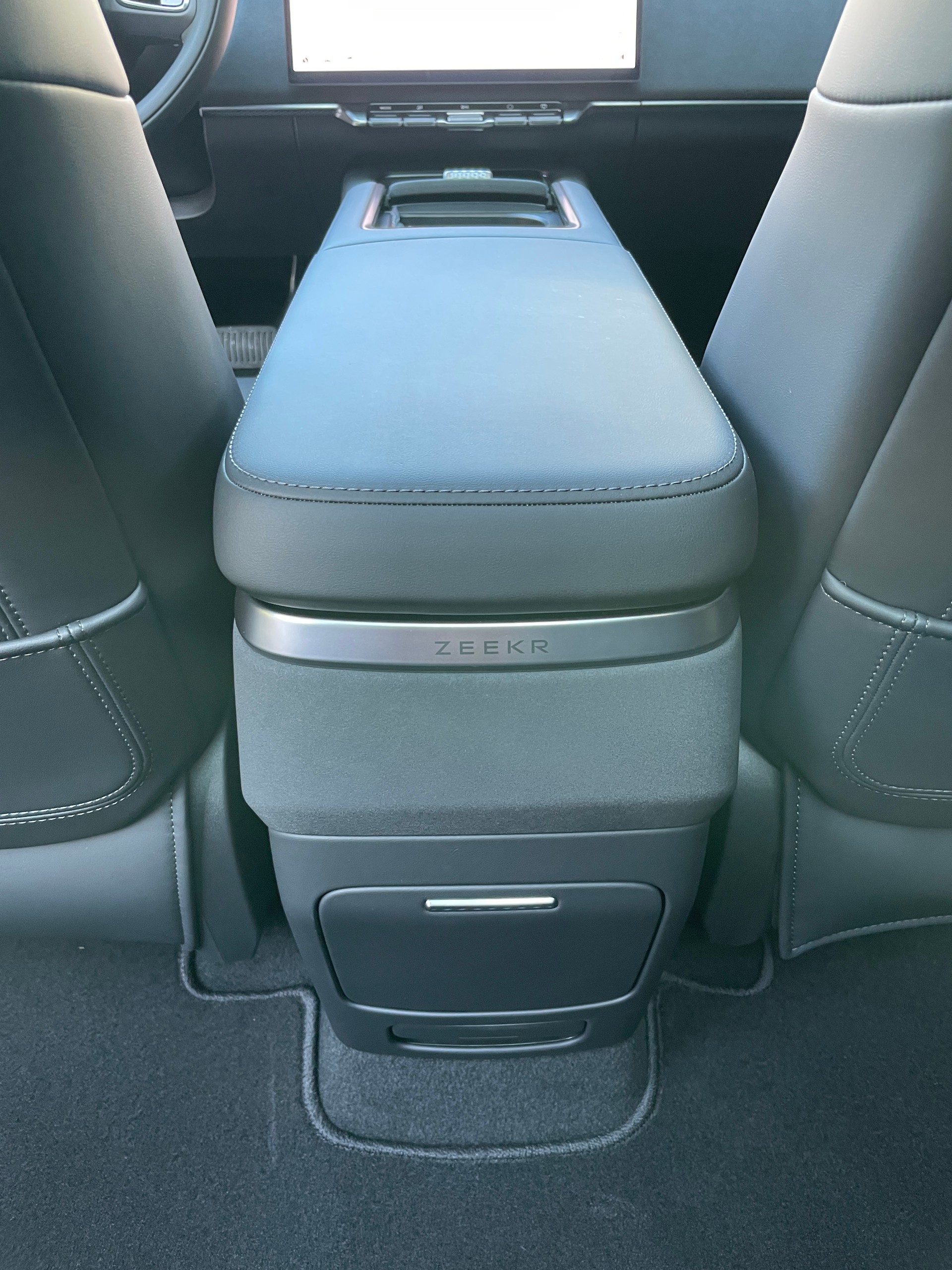 ZEEKR ZEEKR 7X Privilege AWD mit Comfort inkl. Cockpit Paket mit AHK-image-17