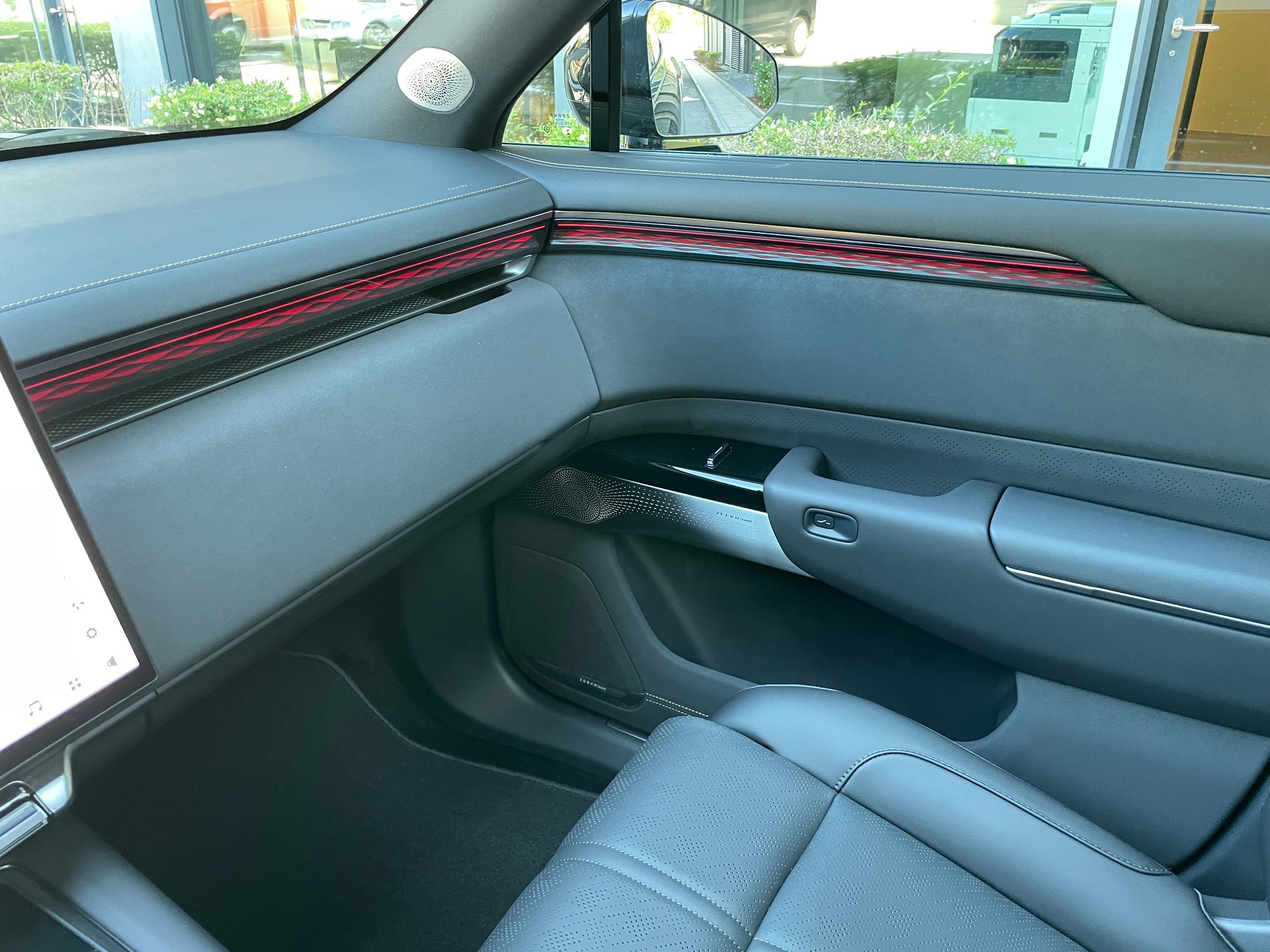 ZEEKR ZEEKR 7X Privilege AWD mit Comfort inkl. Cockpit Paket mit AHK-image-24