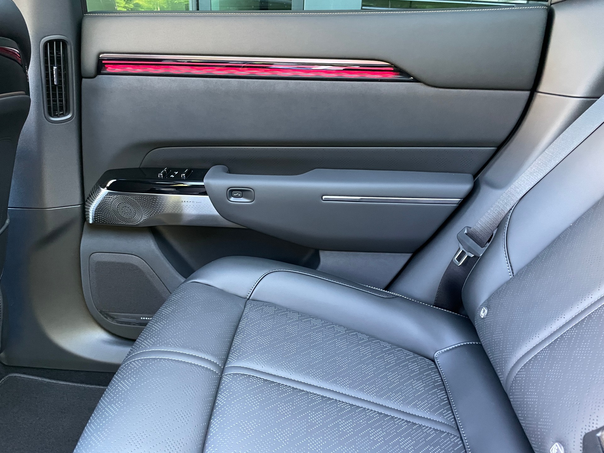 ZEEKR ZEEKR 7X Privilege AWD mit Comfort inkl. Cockpit Paket mit AHK-image-21