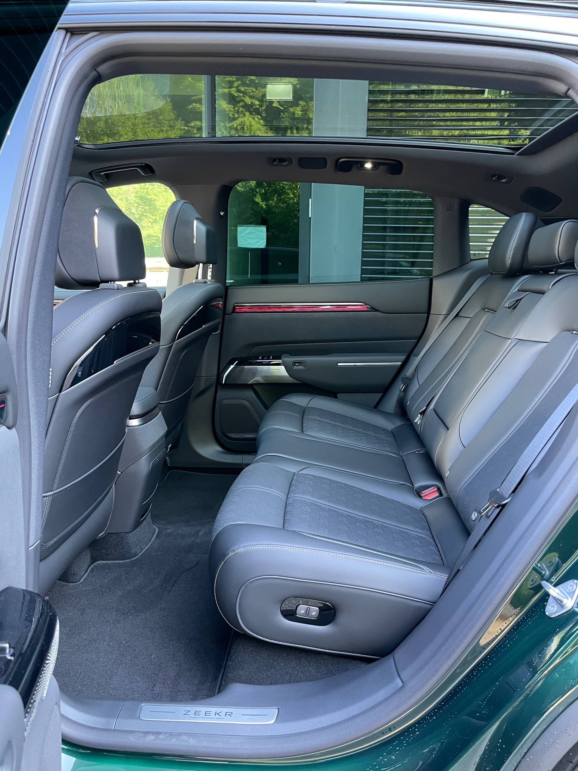 ZEEKR ZEEKR 7X Privilege AWD mit Comfort inkl. Cockpit Paket mit AHK-image-16
