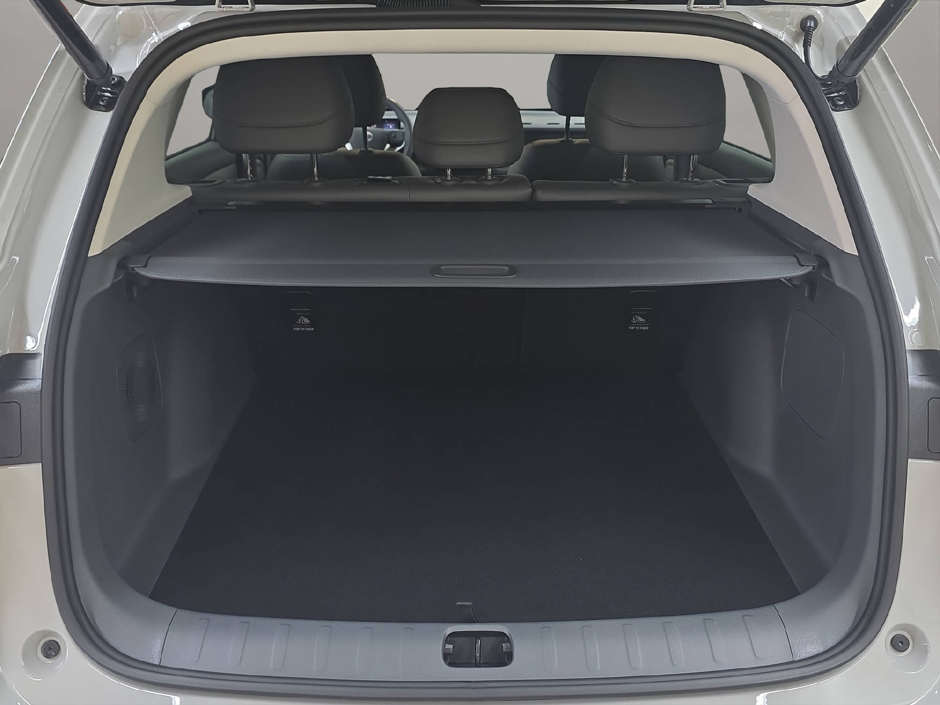 LEAPMOTOR B10 1.5 Hybrid EV-image-11