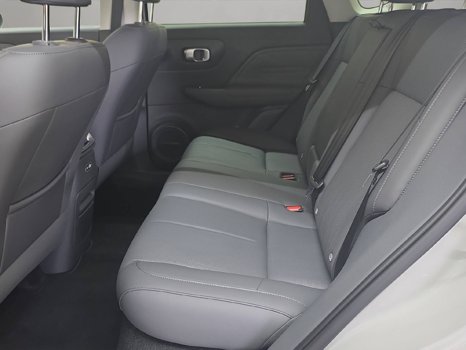 LEAPMOTOR B10 1.5 Hybrid EV-image-9