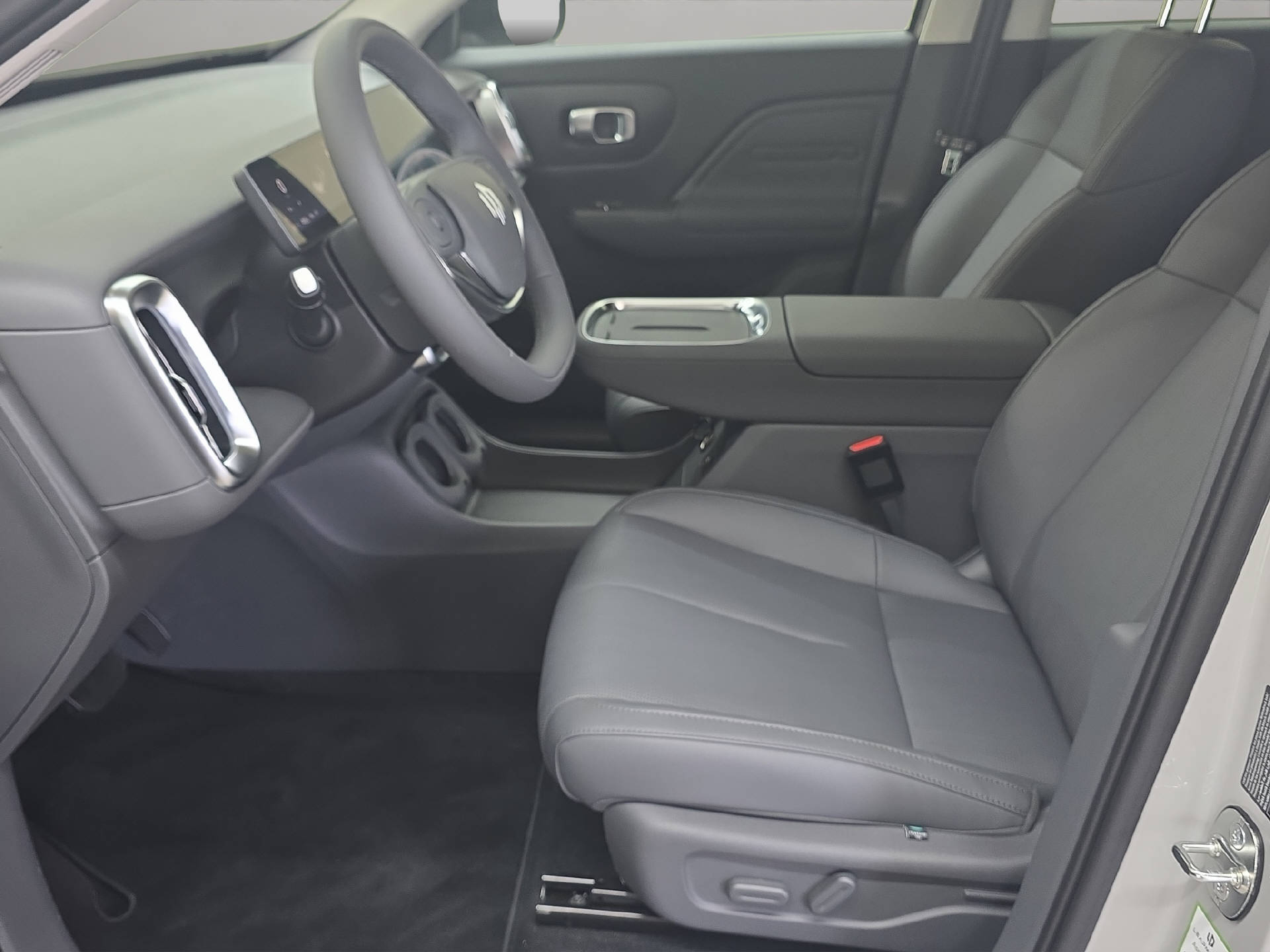LEAPMOTOR B10 1.5 Hybrid EV-image-5