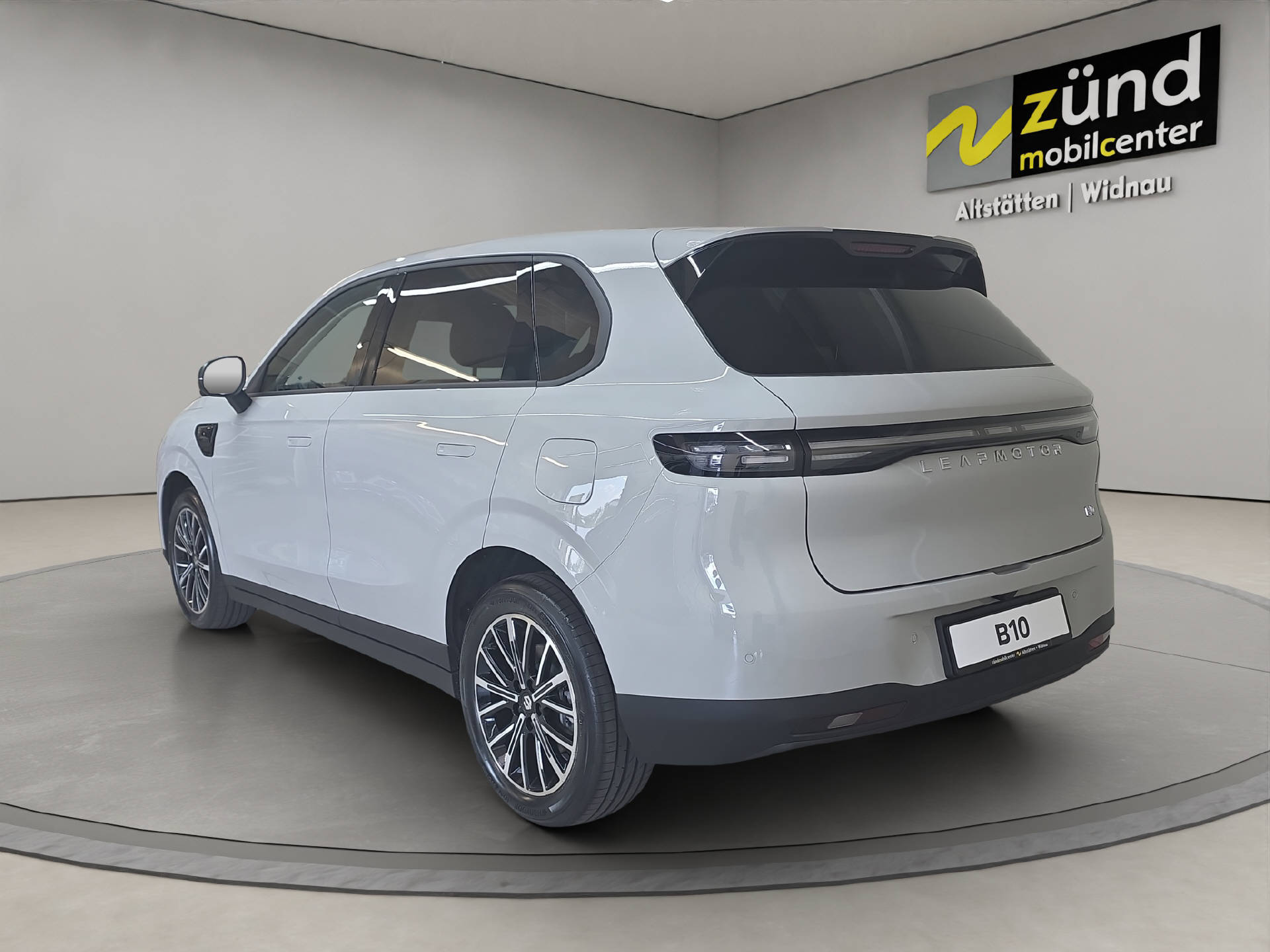 LEAPMOTOR B10 1.5 Hybrid EV-image-2