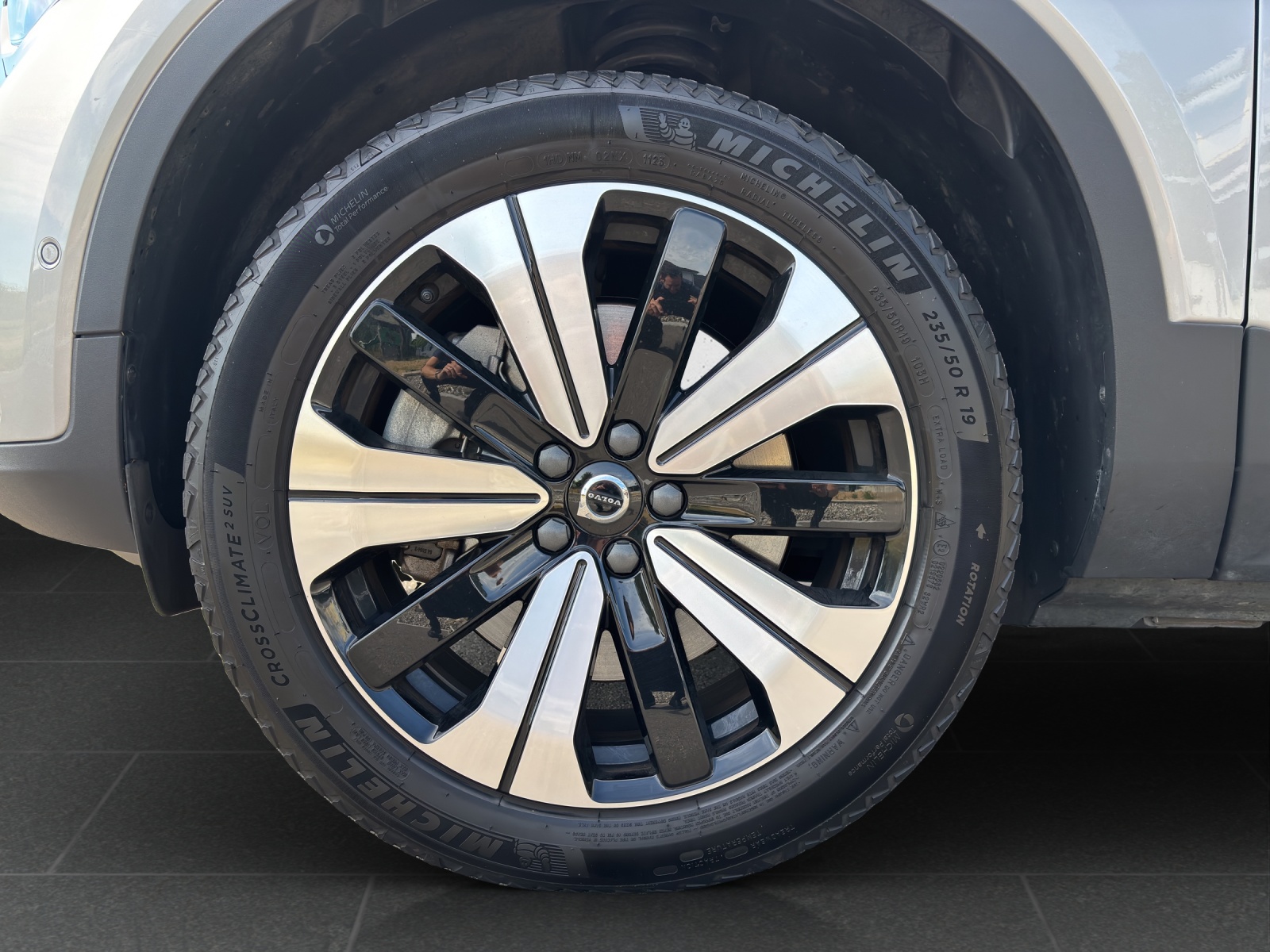 VOLVO C40 Recharge P6 Pure Electric Ultimate mit Panoramadach, Wärmepume & fortl. Werksgarantie bis 09.2028-image-8