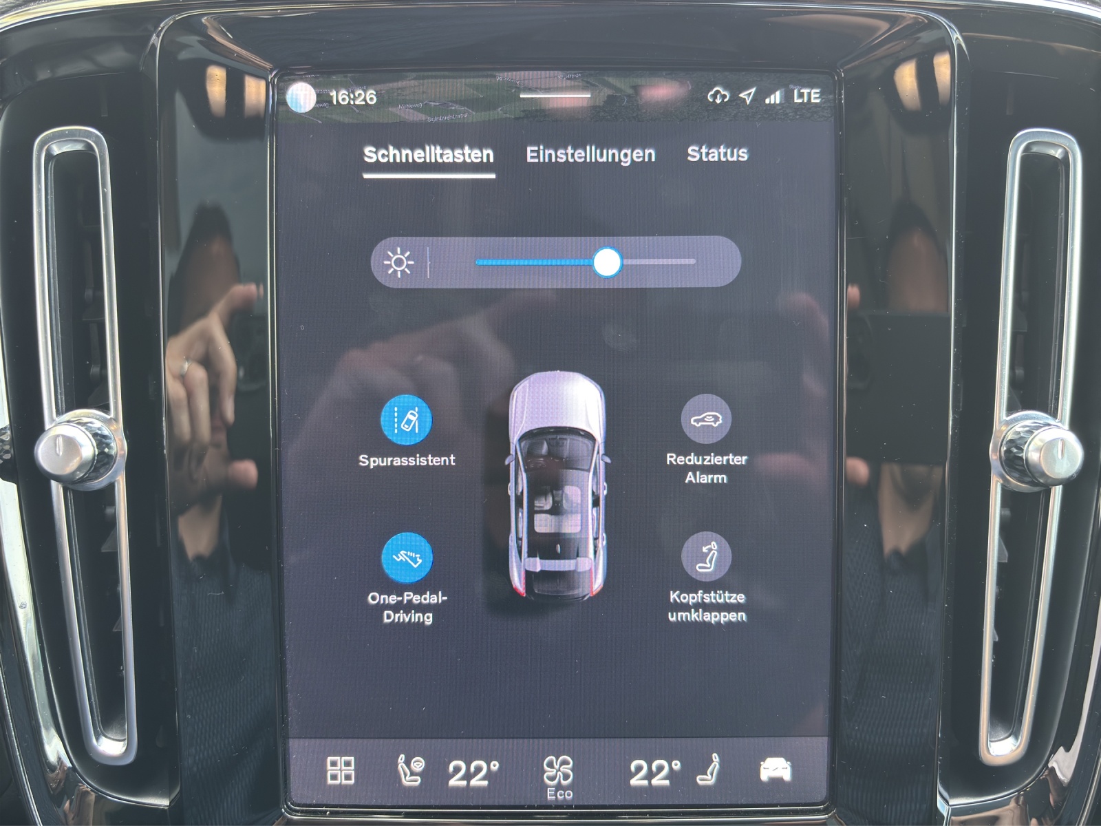 VOLVO C40 Recharge P6 Pure Electric Ultimate mit Panoramadach, Wärmepume & fortl. Werksgarantie bis 09.2028-image-23