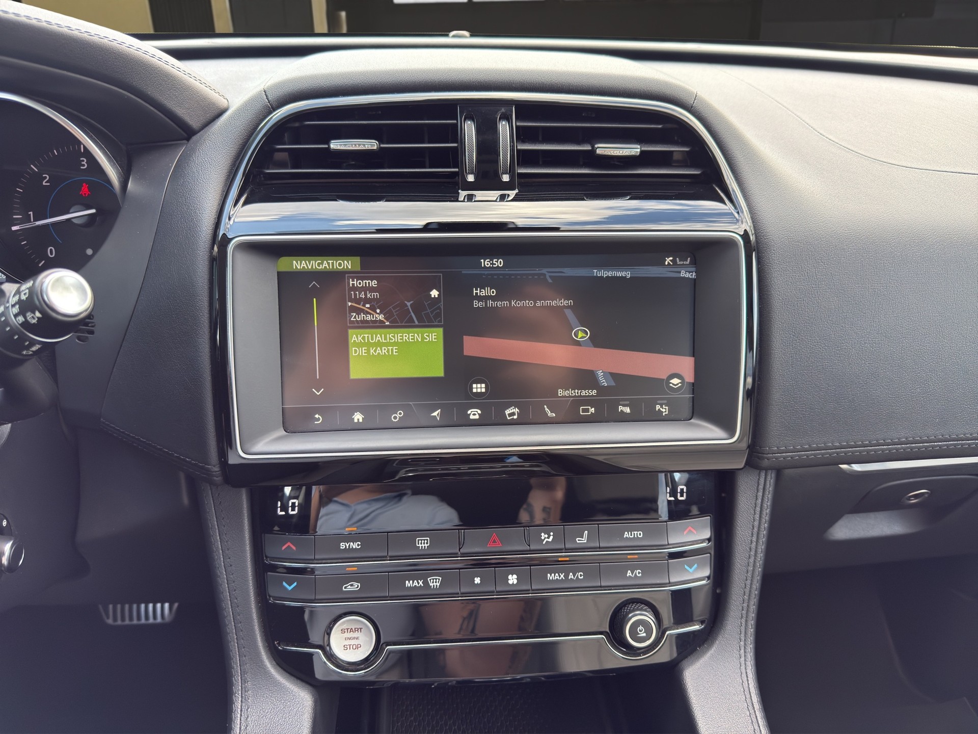 JAGUAR F-Pace 2.0 D 180 Prestige AWD-image-15