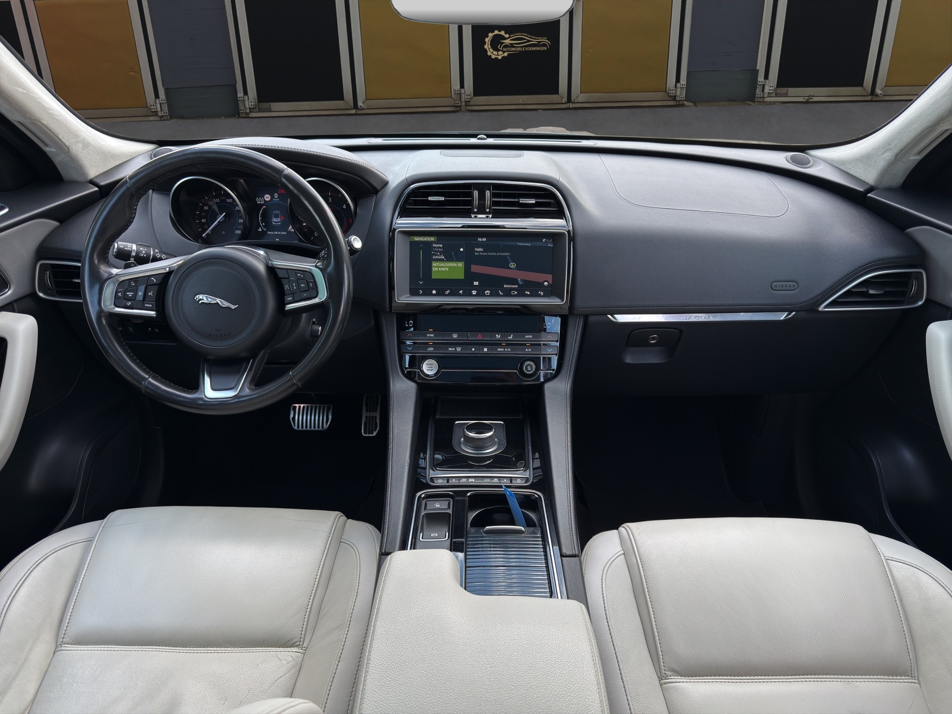 JAGUAR F-Pace 2.0 D 180 Prestige AWD-image-10