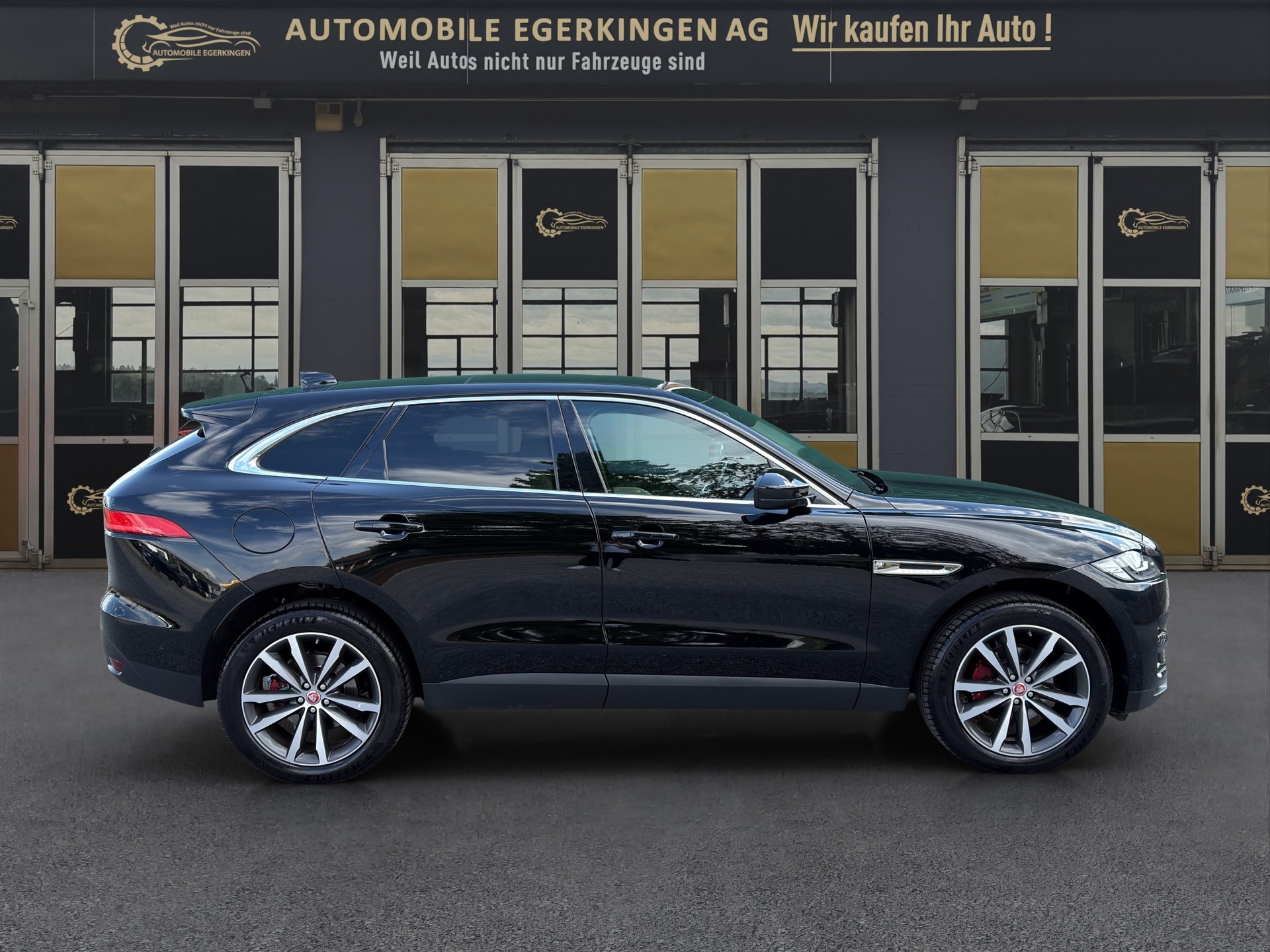 JAGUAR F-Pace 2.0 D 180 Prestige AWD-showroom-element-3