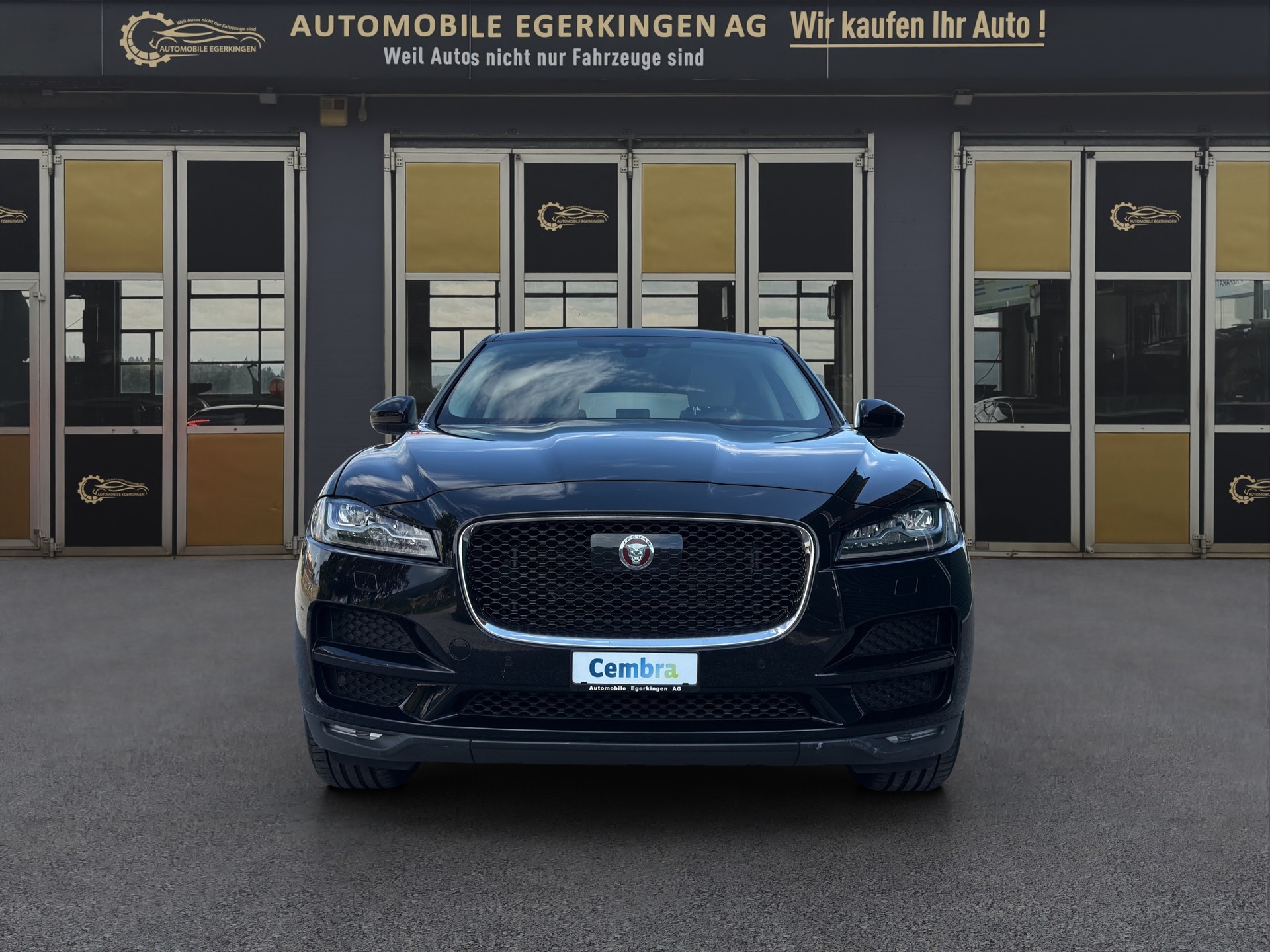 JAGUAR F-Pace 2.0 D 180 Prestige AWD-showroom-element-1