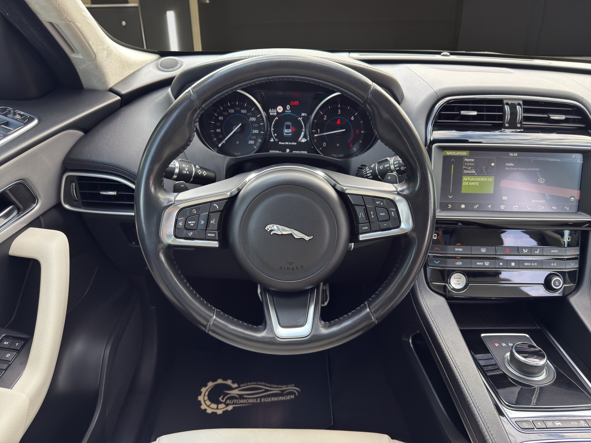 JAGUAR F-Pace 2.0 D 180 Prestige AWD-image-11