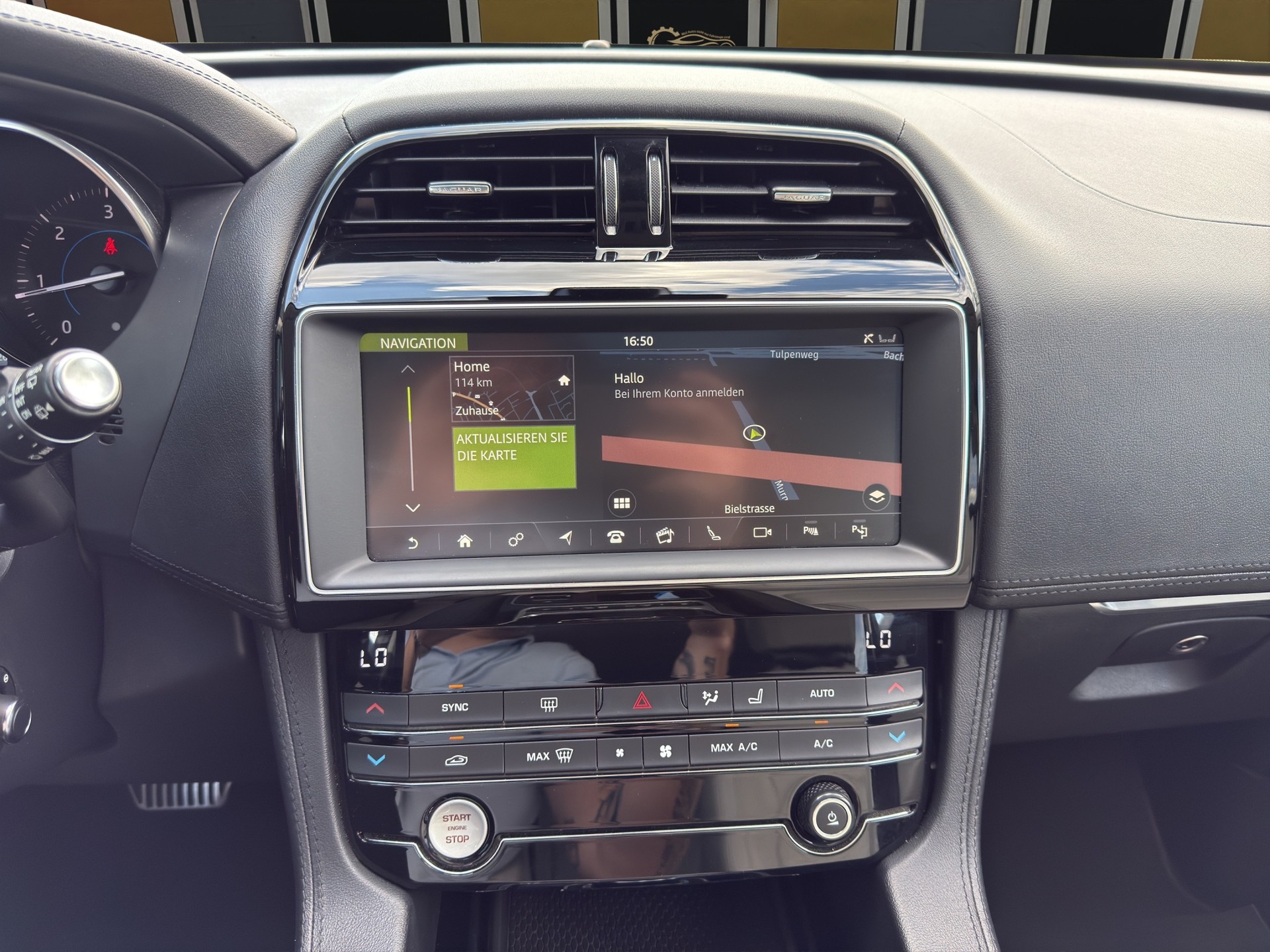 JAGUAR F-Pace 2.0 D 180 Prestige AWD-image-15