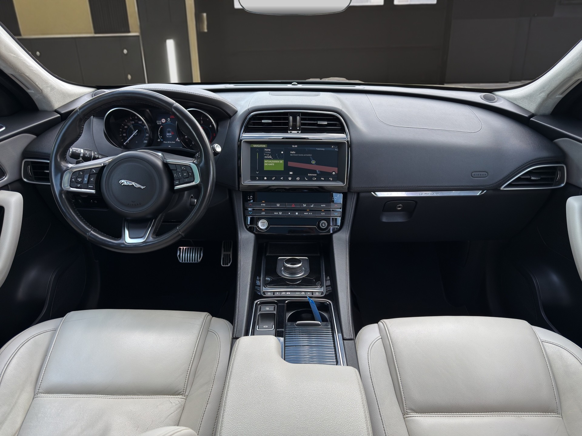 JAGUAR F-Pace 2.0 D 180 Prestige AWD-image-10