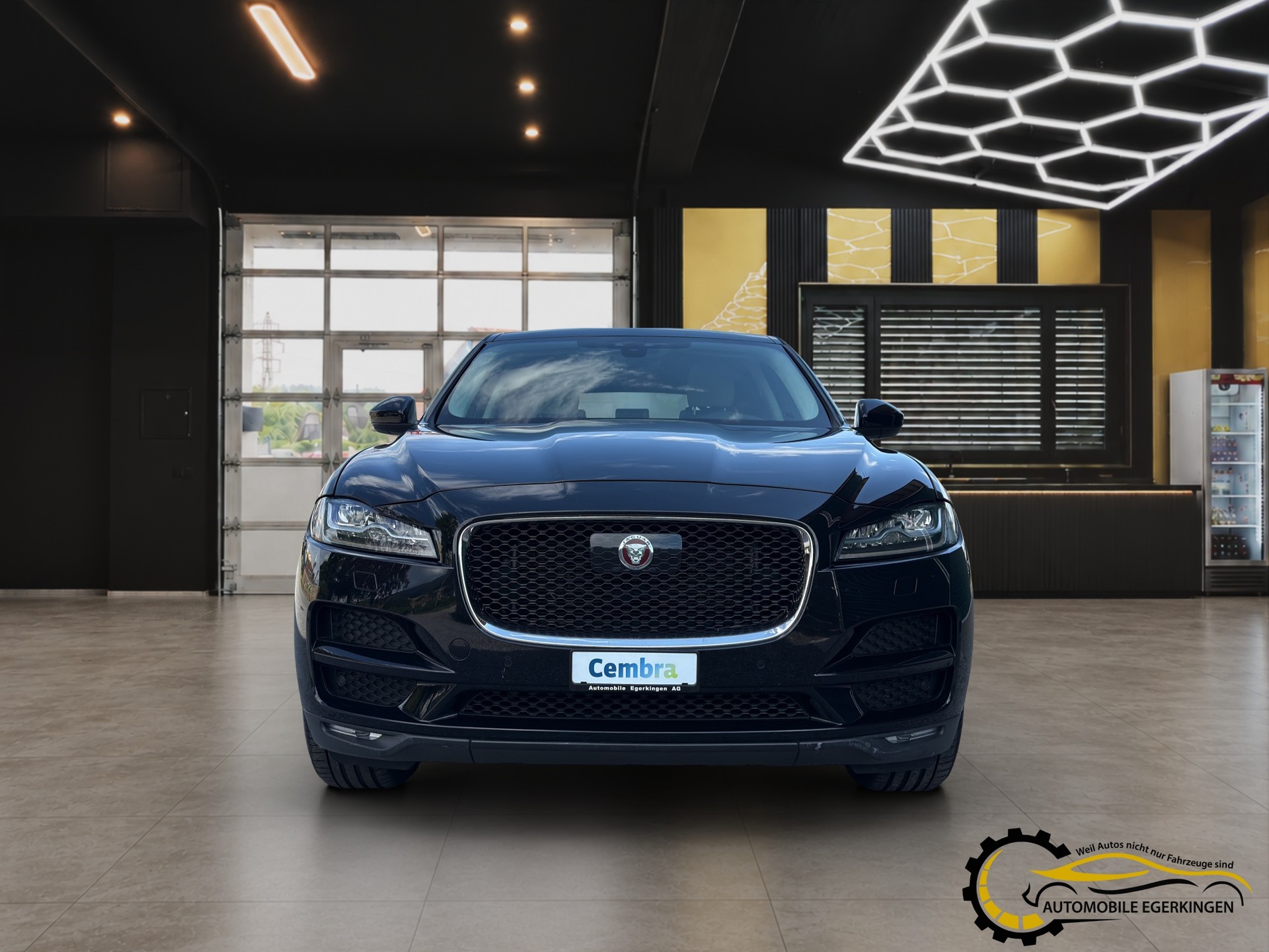 JAGUAR F-Pace 2.0 D 180 Prestige AWD-image-1