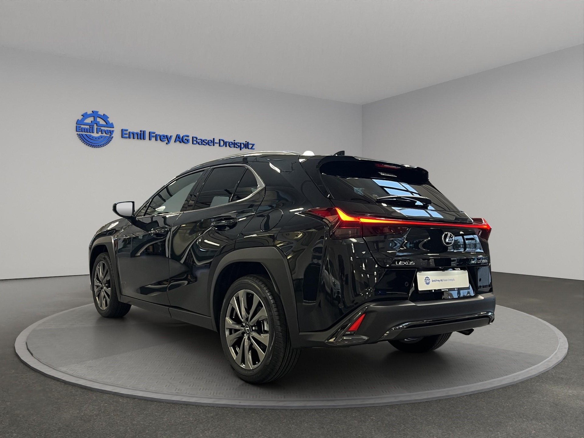 LEXUS UX 300h F-Line-image-7