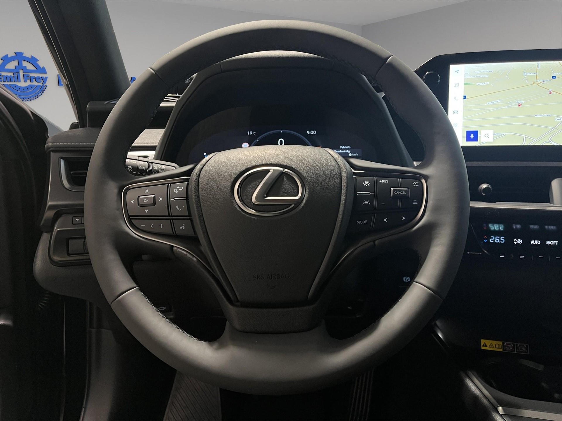 LEXUS UX 300h F-Line-image-3