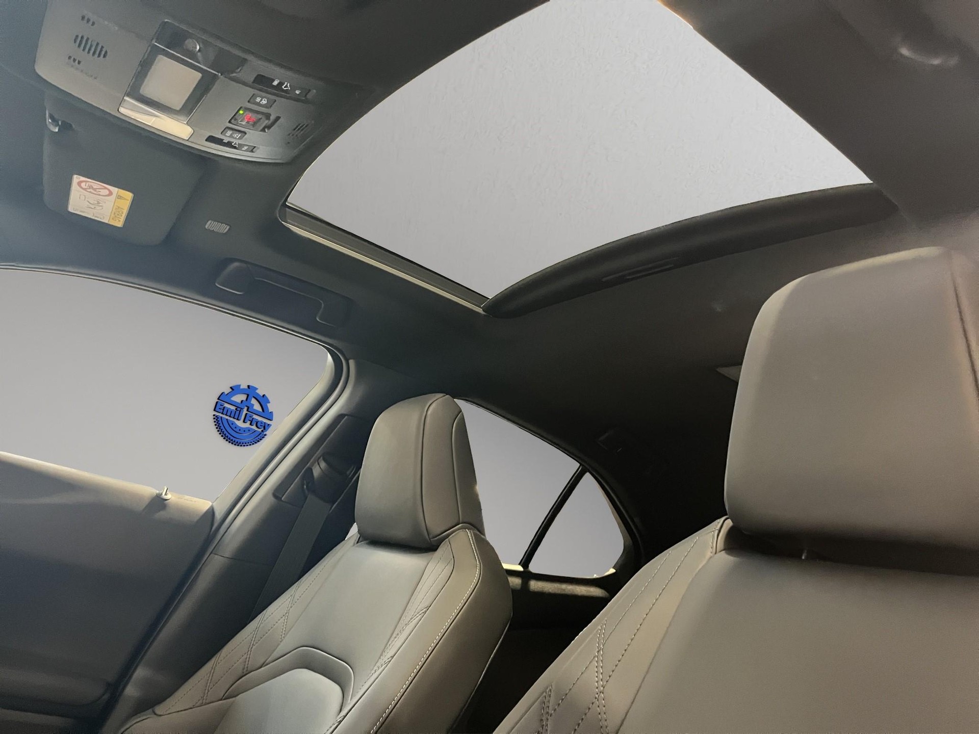 LEXUS UX 300h F-Line-image-6
