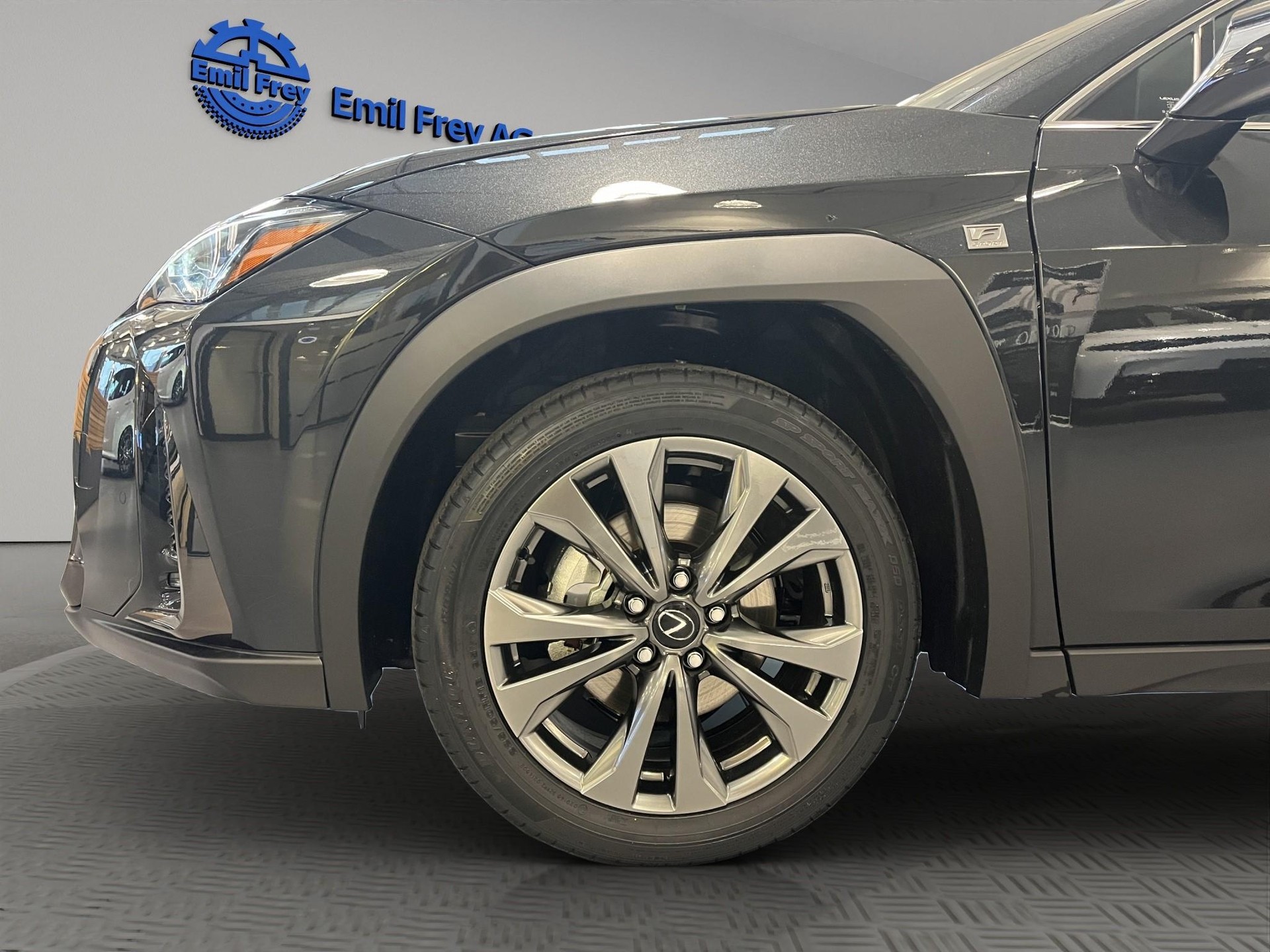 LEXUS UX 300h F-Line-image-10