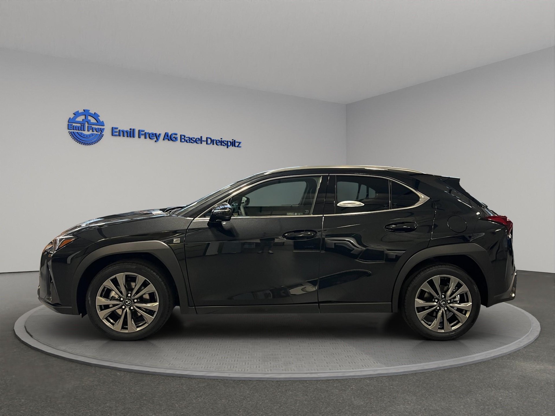 LEXUS UX 300h F-Line-image-2