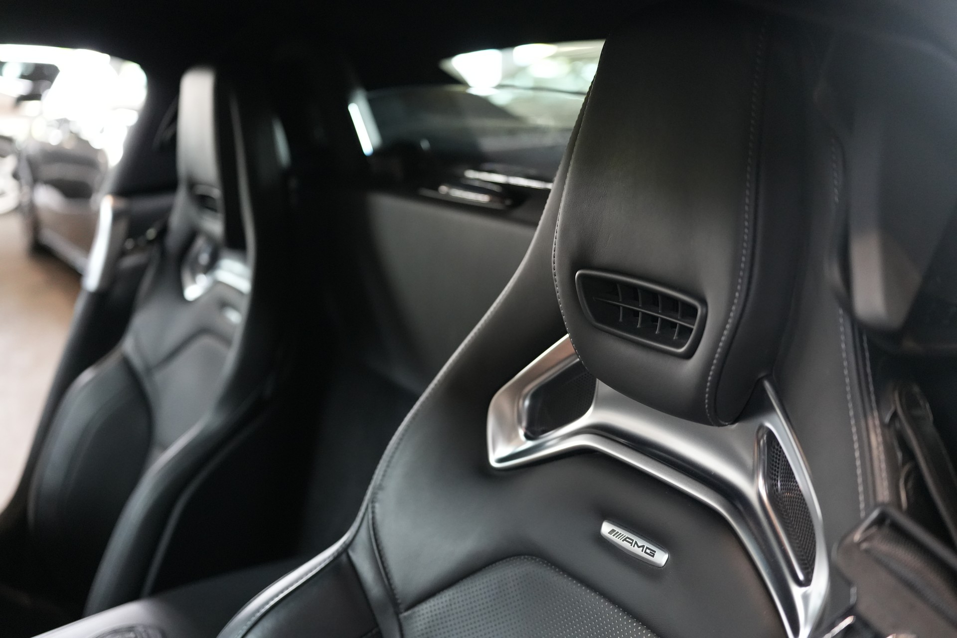 MERCEDES-BENZ AMG GT C Roadster Speedshift DCT-image-9