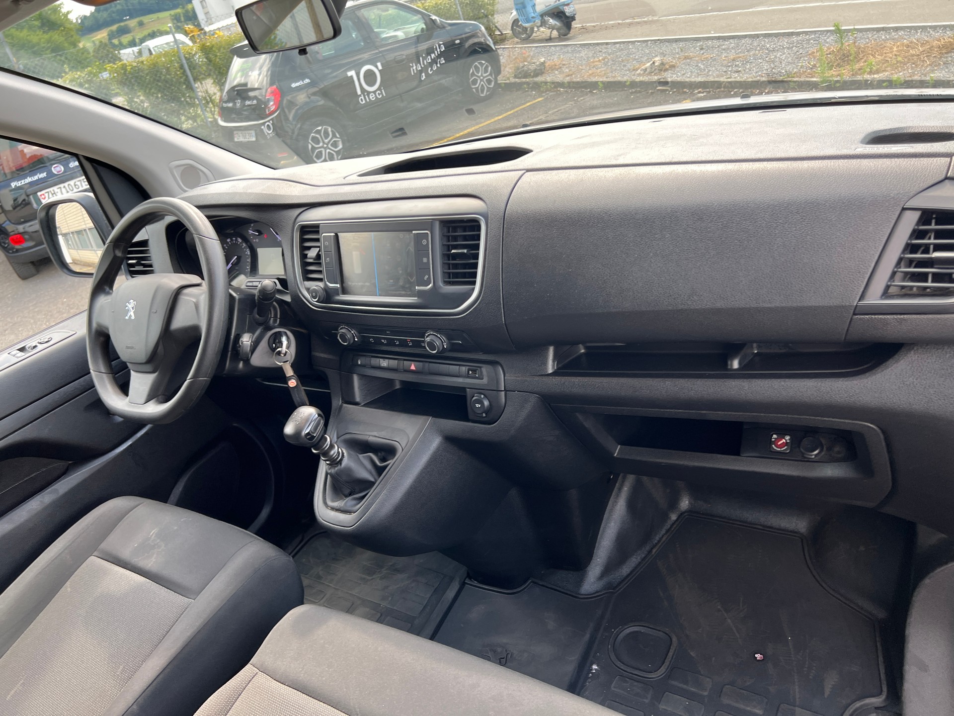 PEUGEOT Expert 1.5 BlueHDi 120 S&S Standard-image-12