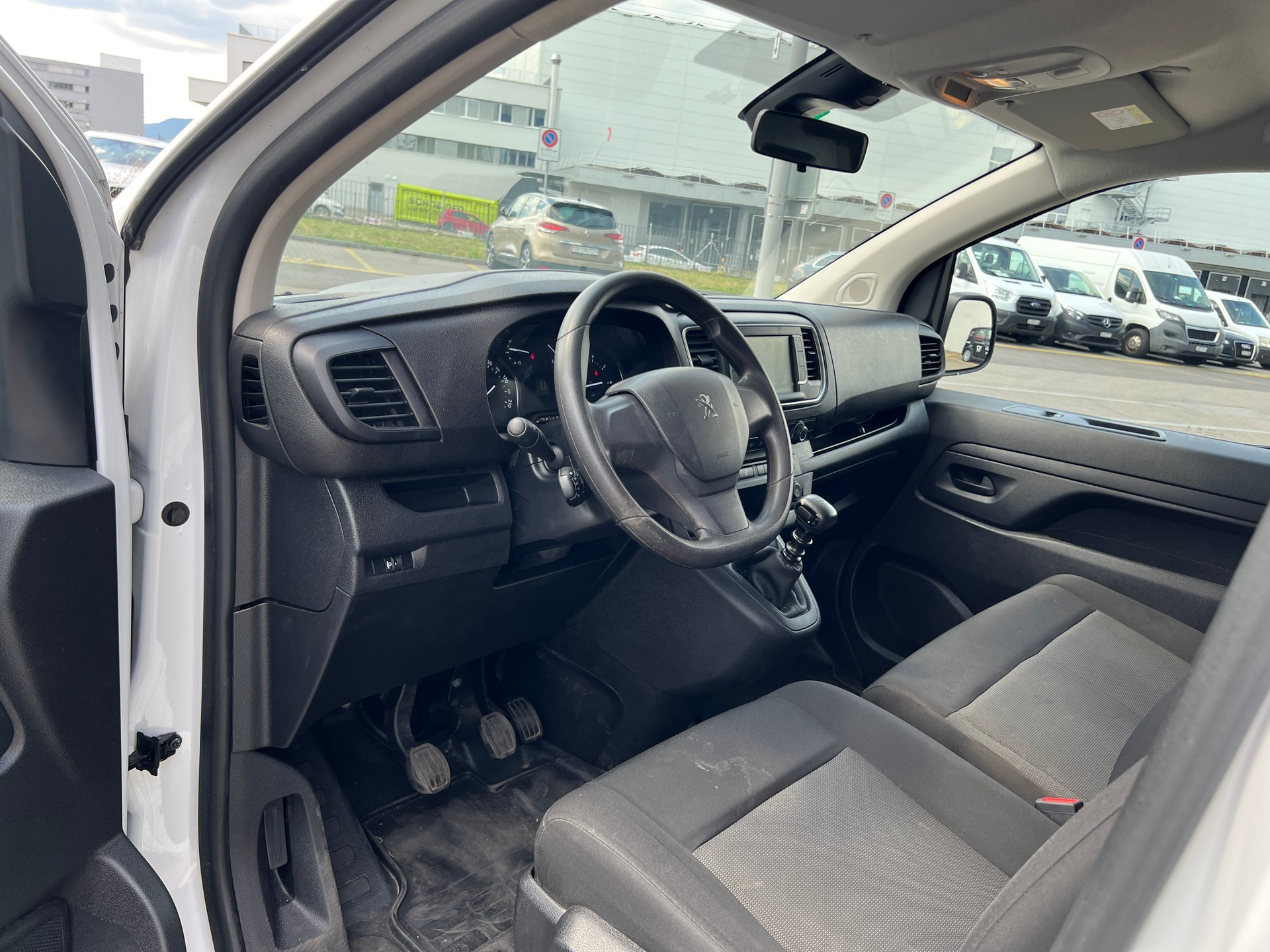 PEUGEOT Expert 1.5 BlueHDi 120 S&S Standard-image-10