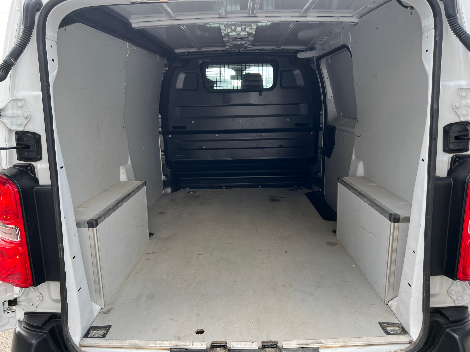 PEUGEOT Expert 1.5 BlueHDi 120 S&S Standard-image-11
