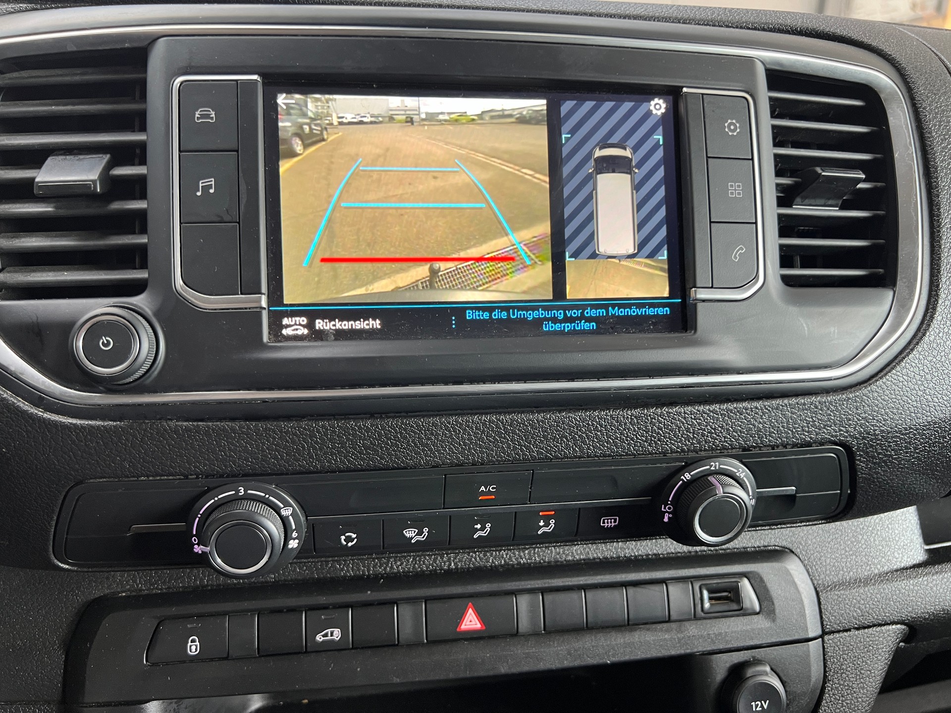 PEUGEOT Expert 1.5 BlueHDi 120 S&S Standard-image-14