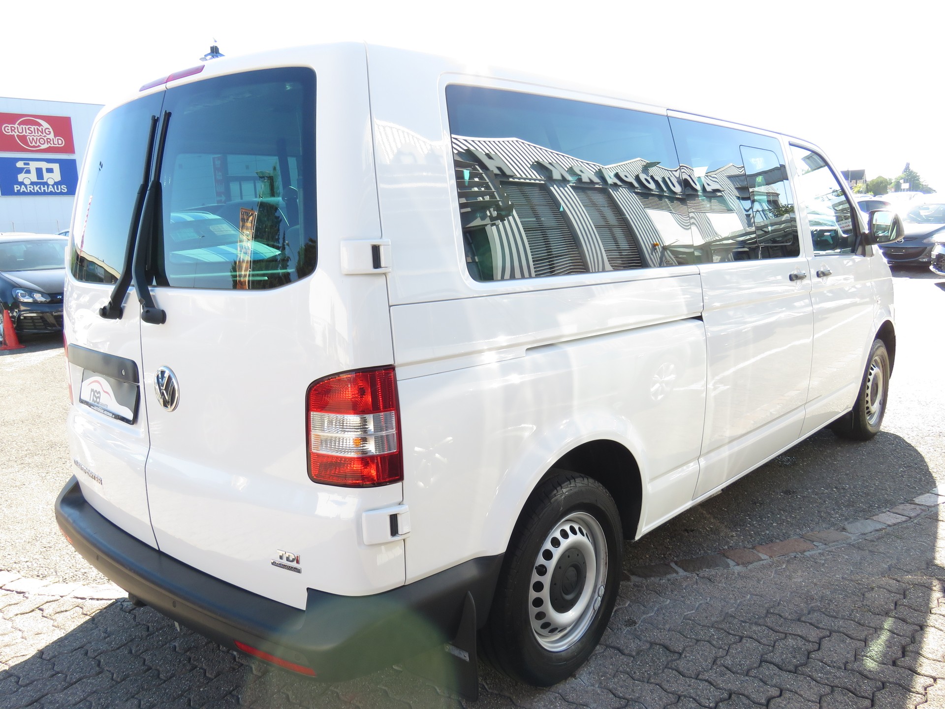 VW T5 2.0 TDI BMT DSG 9-Plätzer (Automat, AHK 2.5 t)-image-3