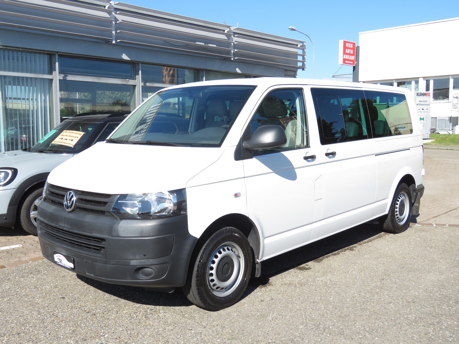 VW T5 2.0 TDI BMT DSG 9-Plätzer (Automat, AHK 2.5 t)-image-0