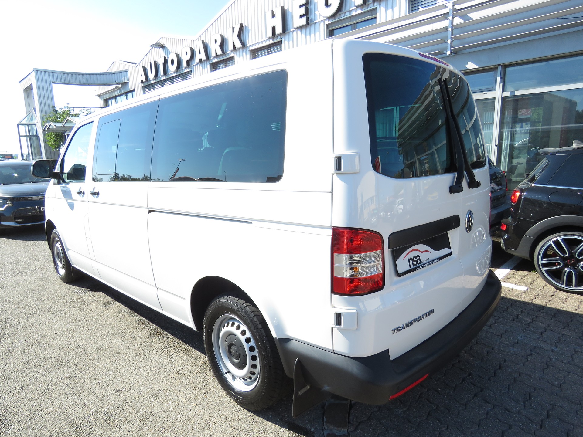 VW T5 2.0 TDI BMT DSG 9-Plätzer (Automat, AHK 2.5 t)-image-5