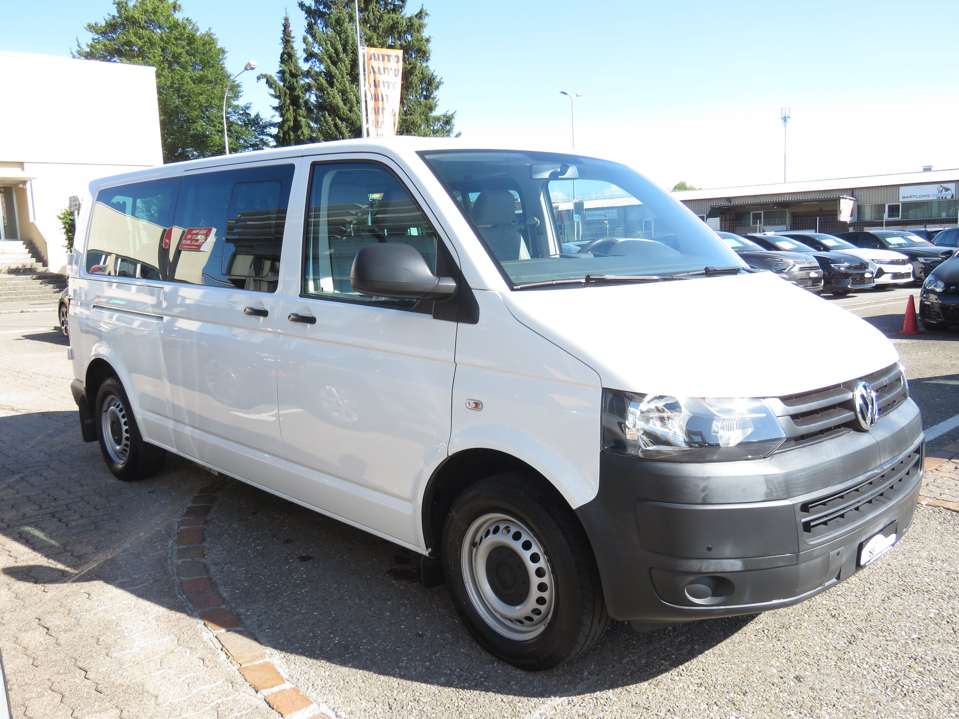 VW T5 2.0 TDI BMT DSG 9-Plätzer (Automat, AHK 2.5 t)-image-2