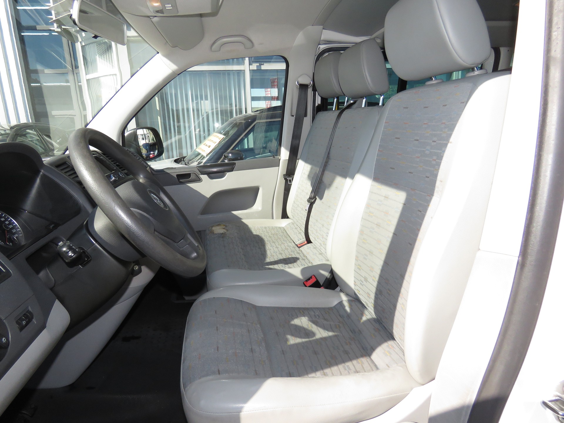 VW T5 2.0 TDI BMT DSG 9-Plätzer (Automat, AHK 2.5 t)-image-7