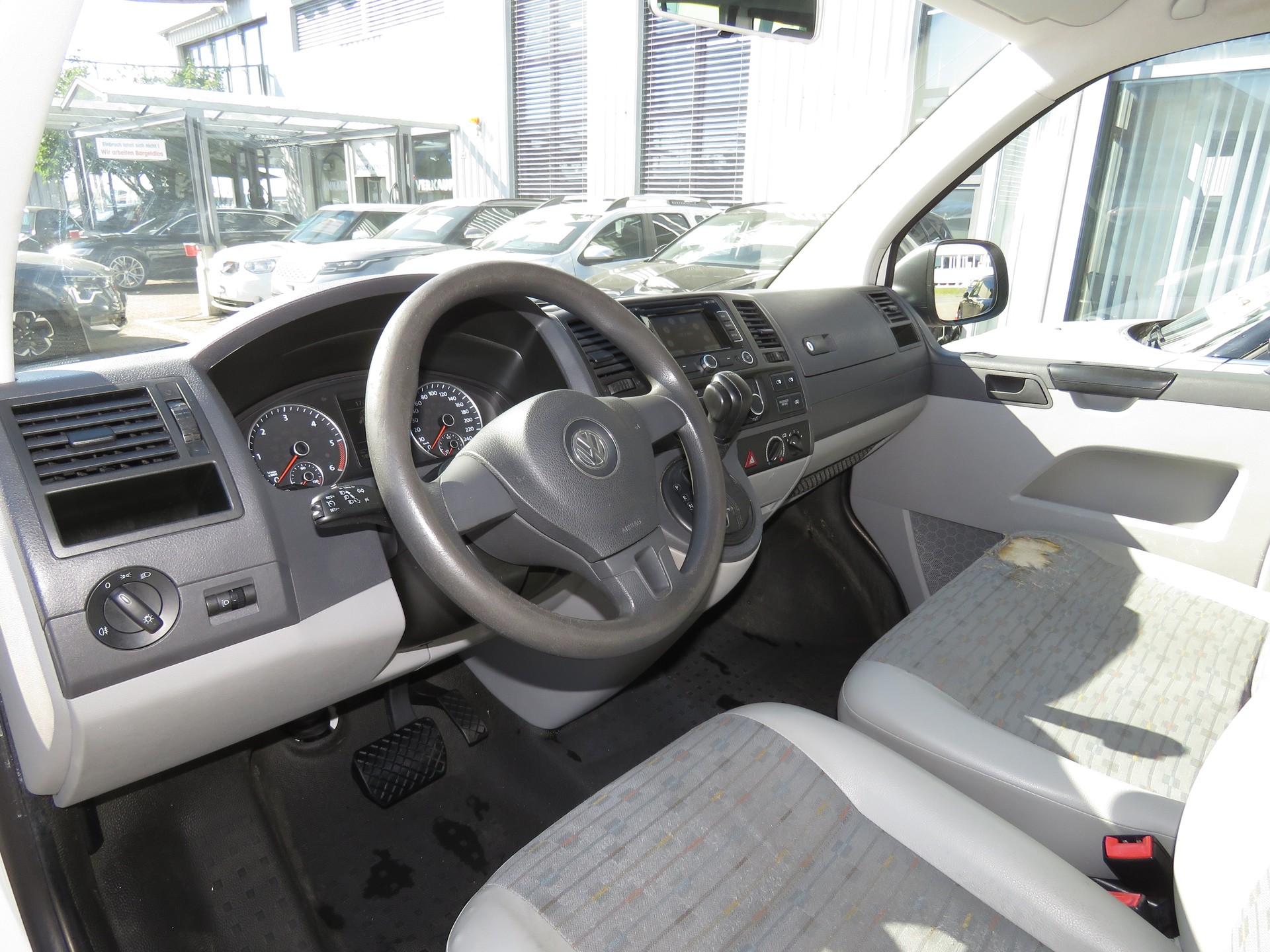 VW T5 2.0 TDI BMT DSG 9-Plätzer (Automat, AHK 2.5 t)-image-6