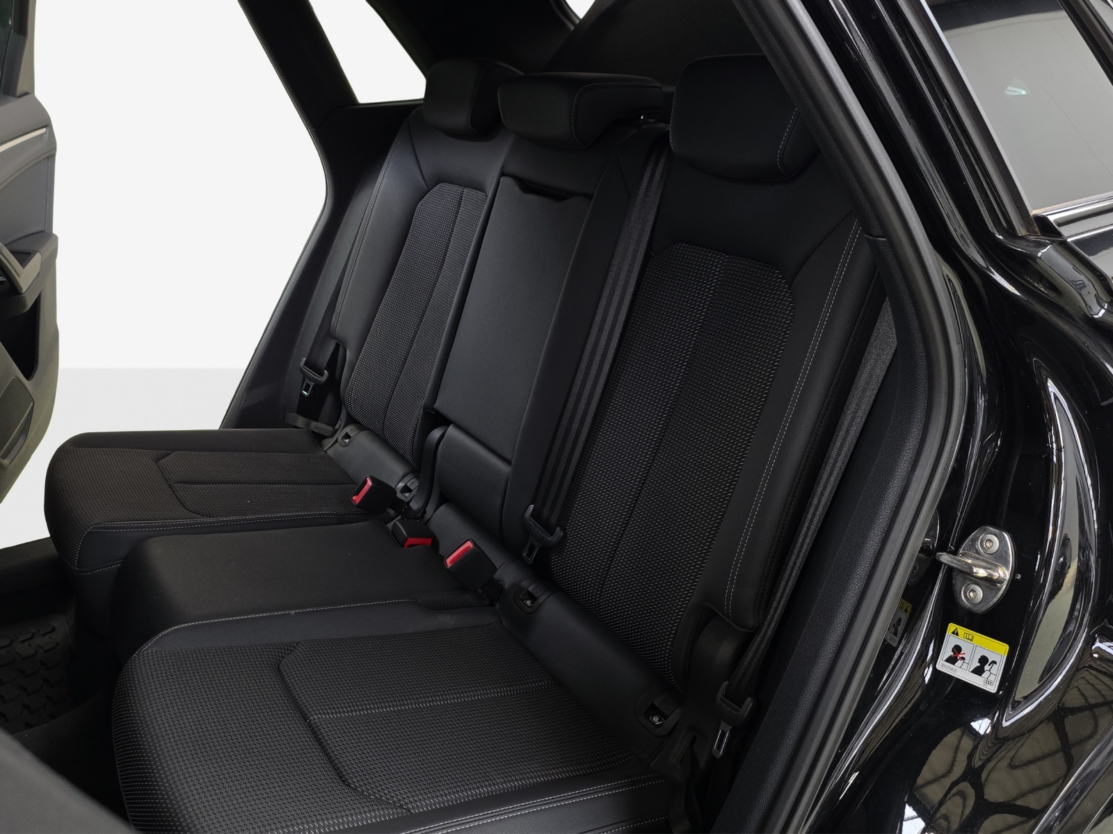 AUDI Q3 35 TFSI S line Attraction S-tronic-image-11