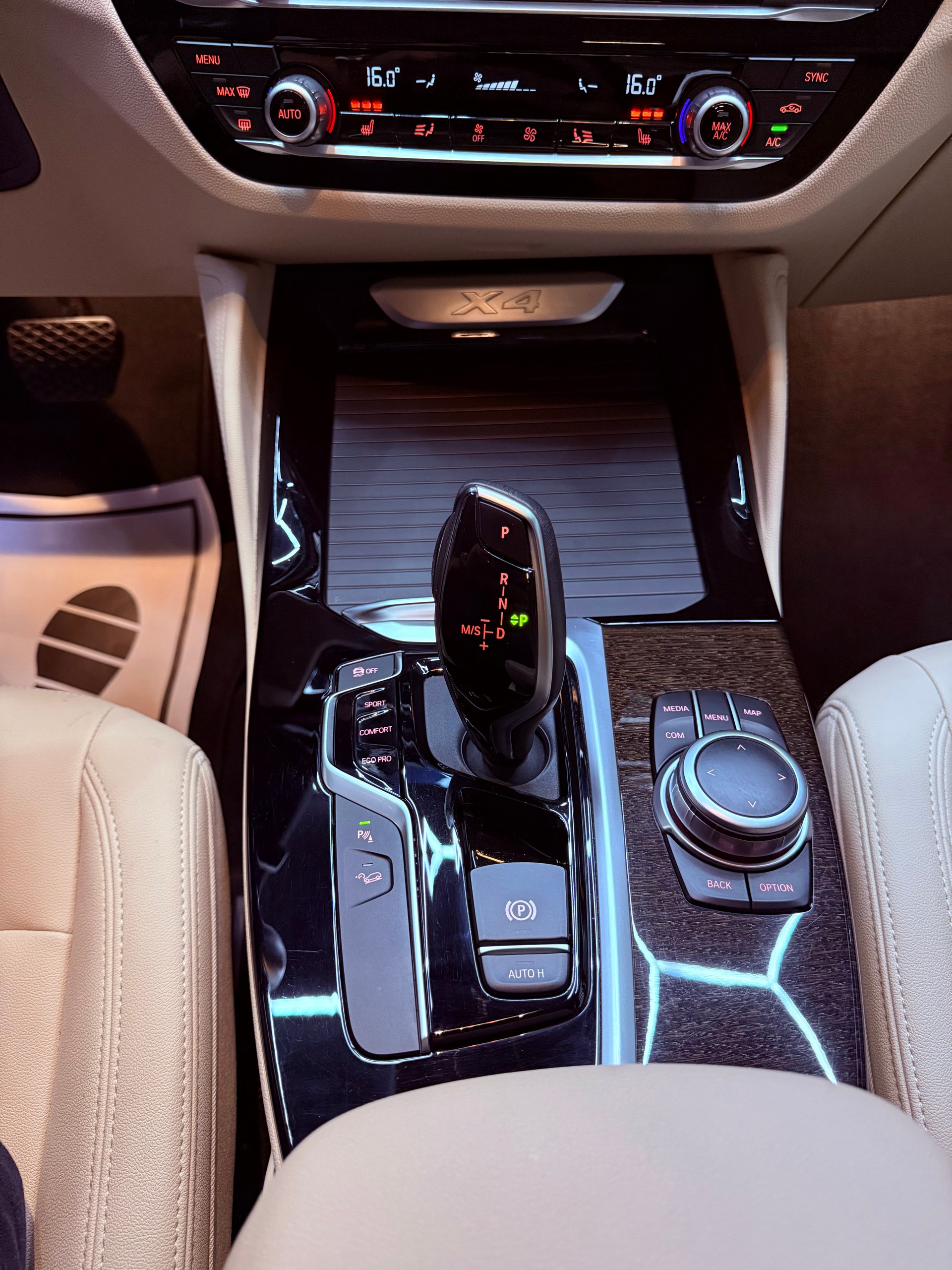 BMW X4 xDrive 30i Steptronic-image-17