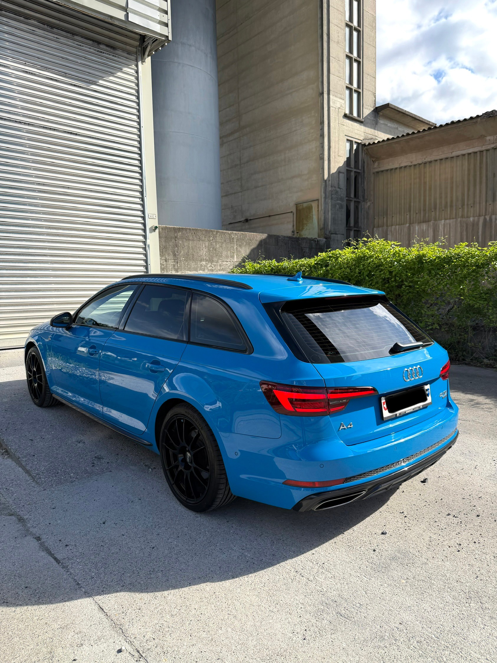 AUDI 2.0 40 TDI Sport Attraction quattro S-Tronic-image-3