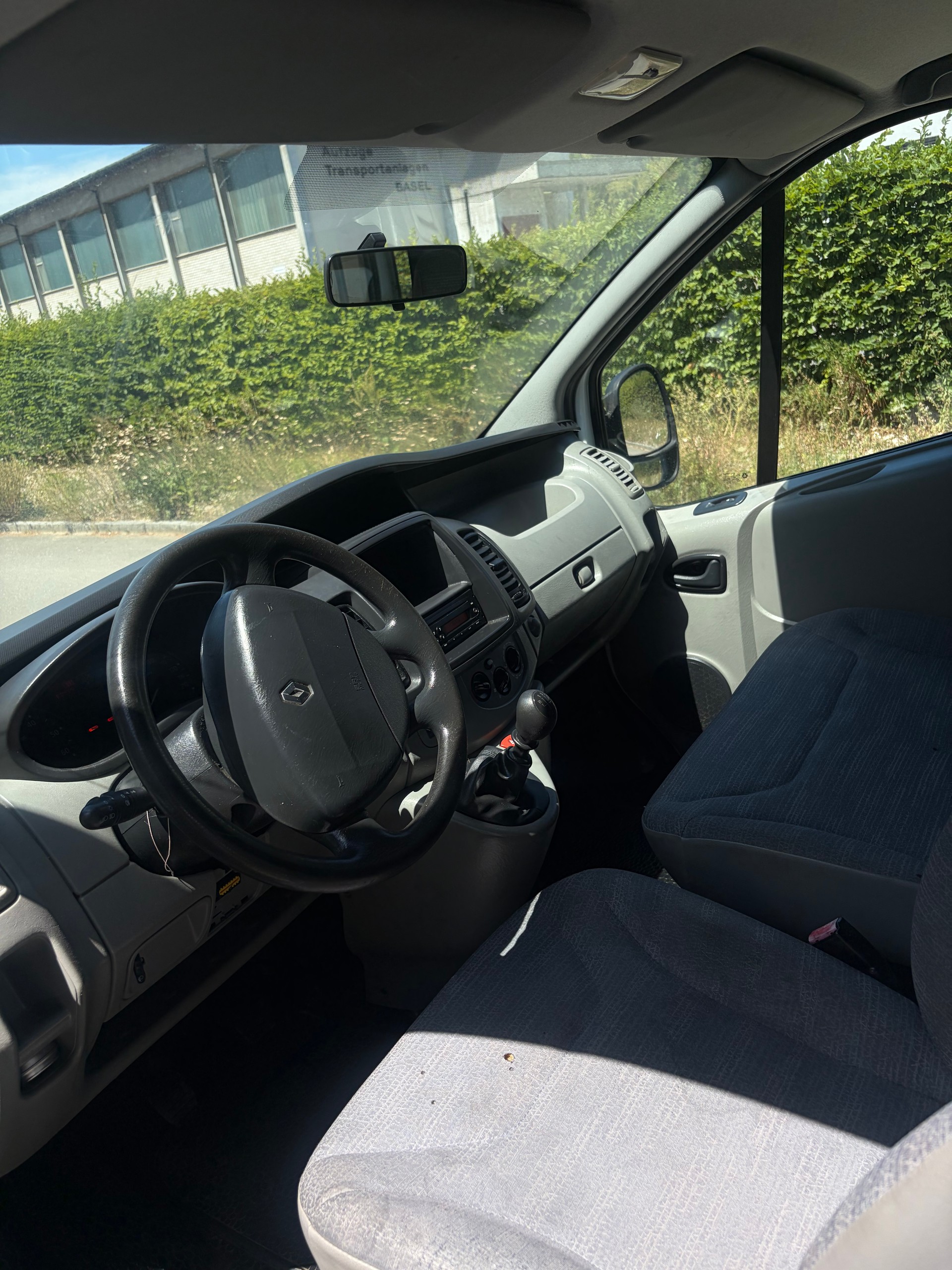 RENAULT Trafic 2.0i 2.9t L1H1-image-11